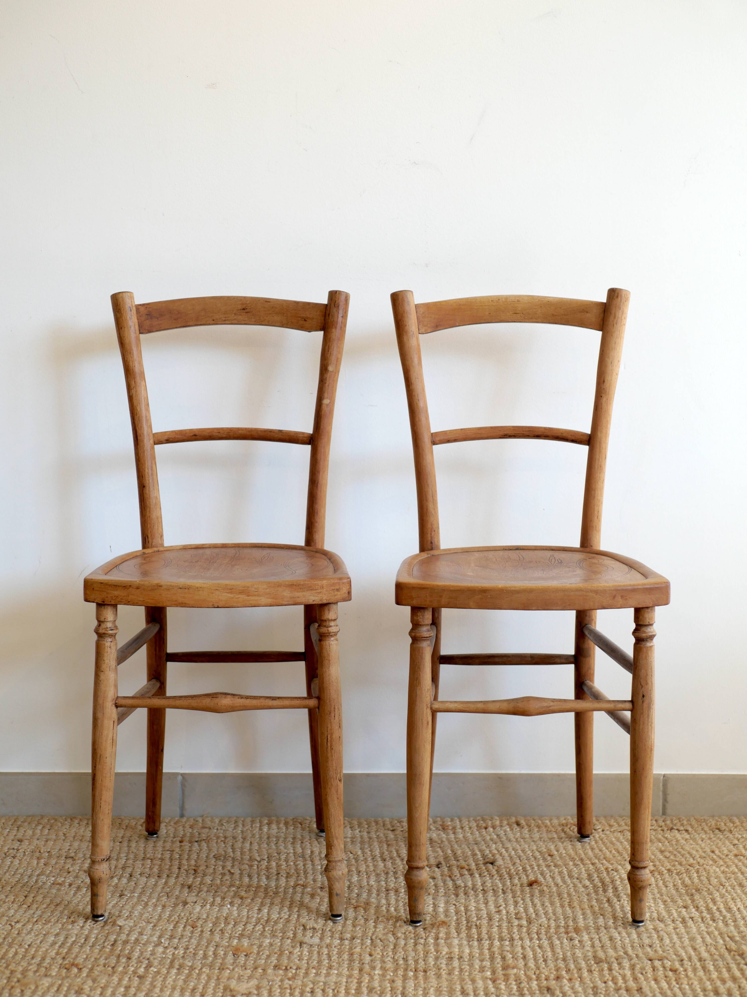 Bistro table and its two 1950s chairs