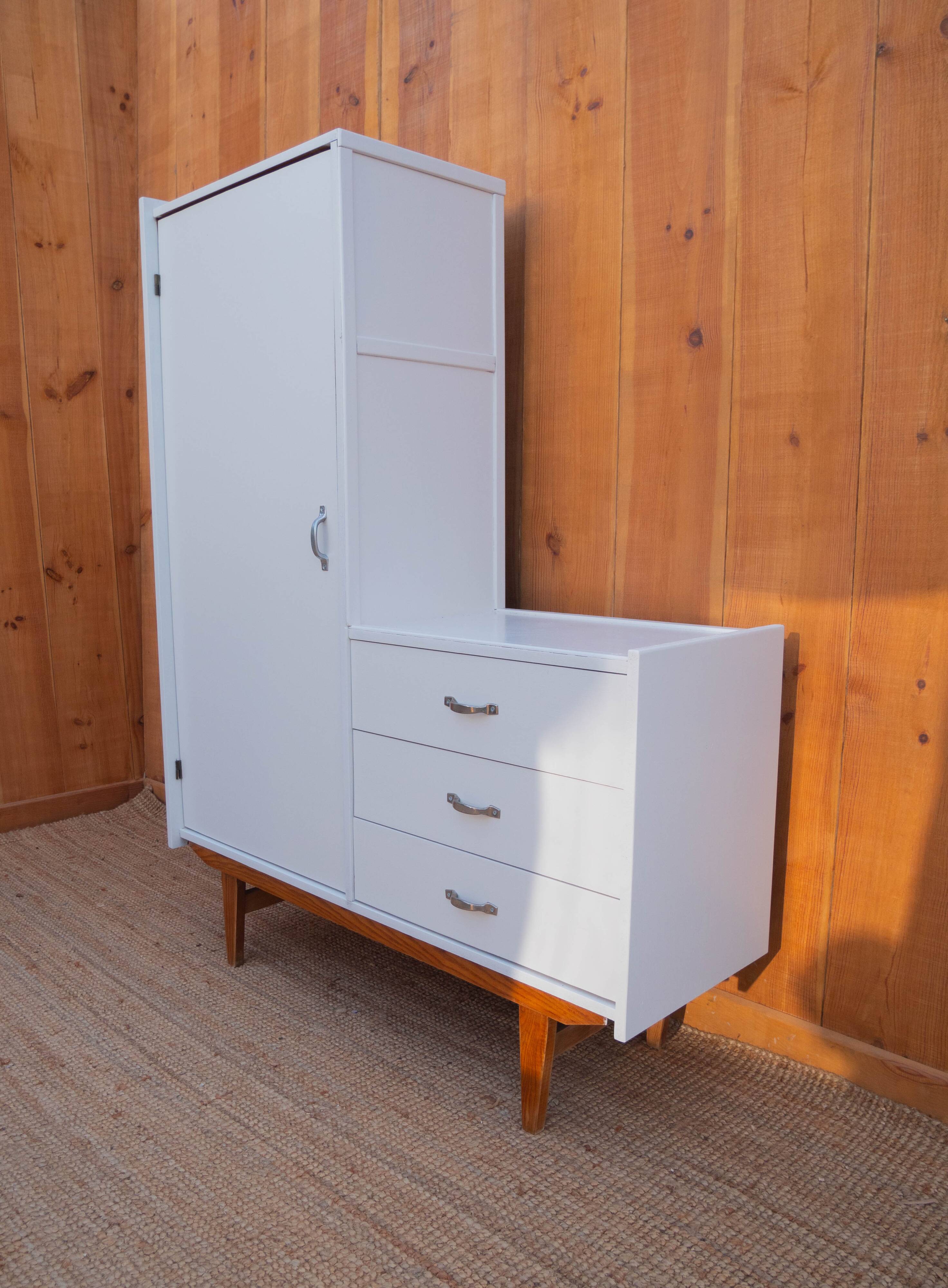Asymmetrical wardrobe