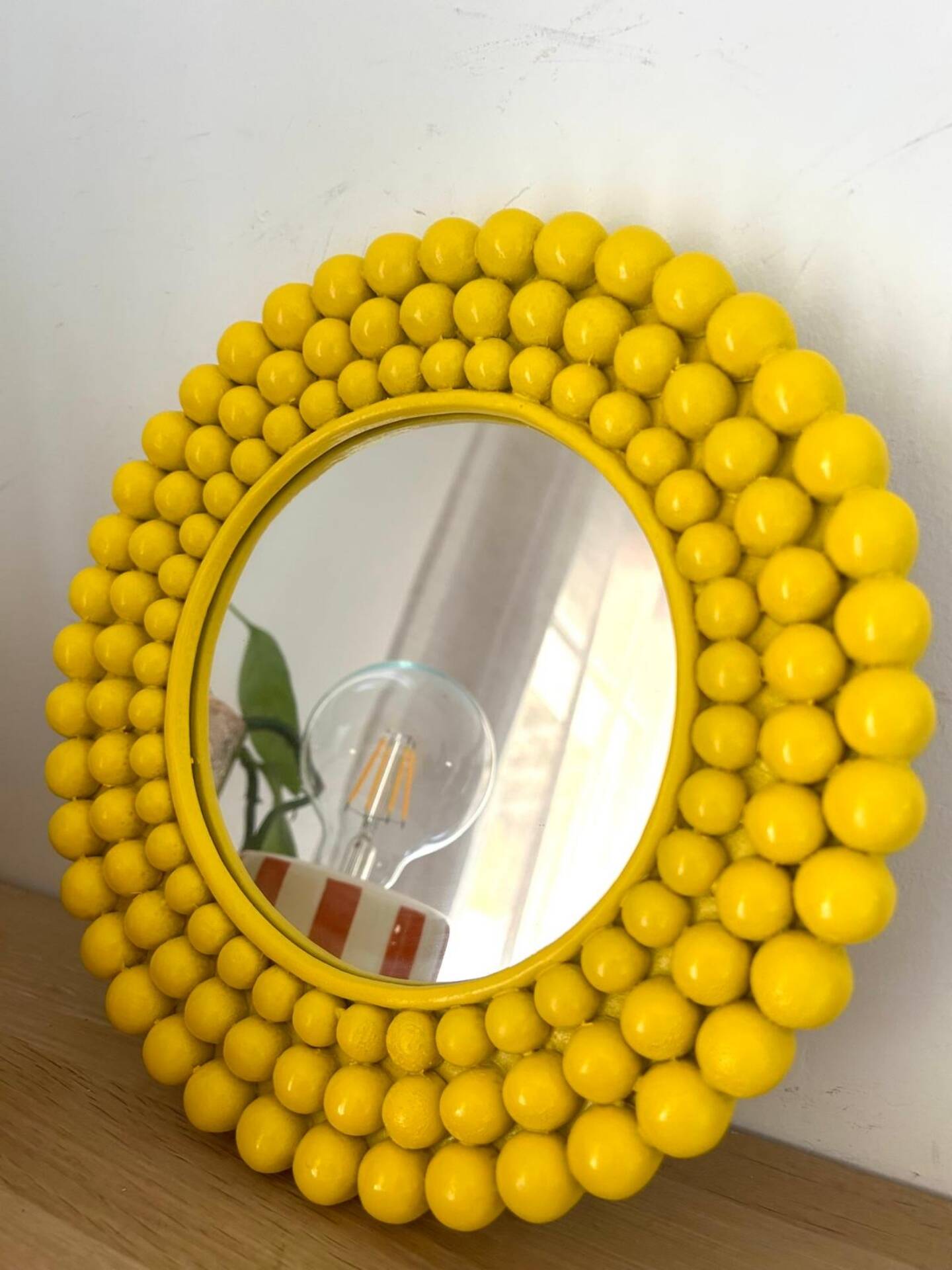 Miroir décoratif jaune pop