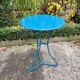 Guéridon / petite table de jardin ancienne en métal bleue