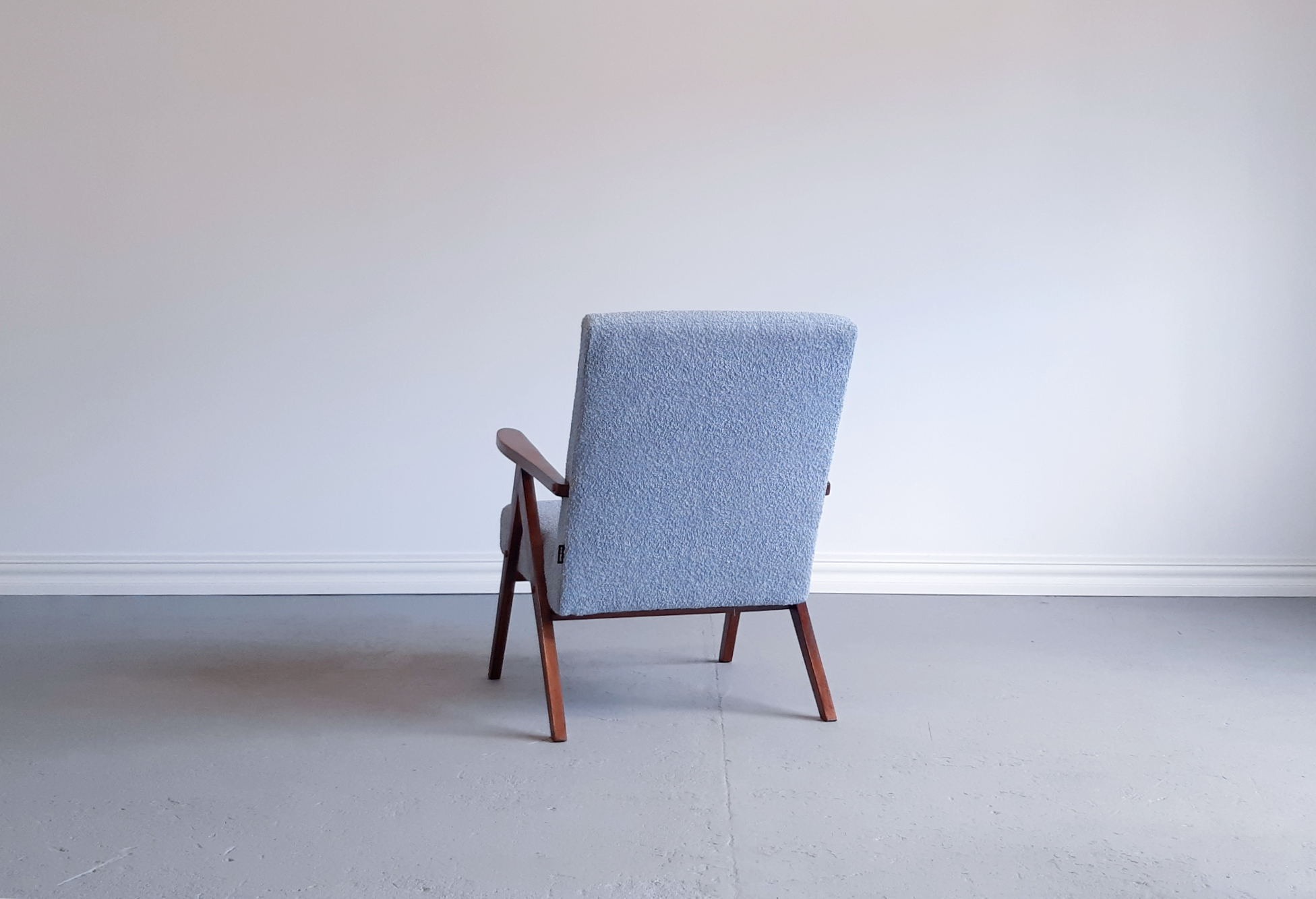 Mid century easy chair model b 310 var en boucle bleu clair