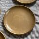8 assiettes en grès de Berne beige wabi sabi