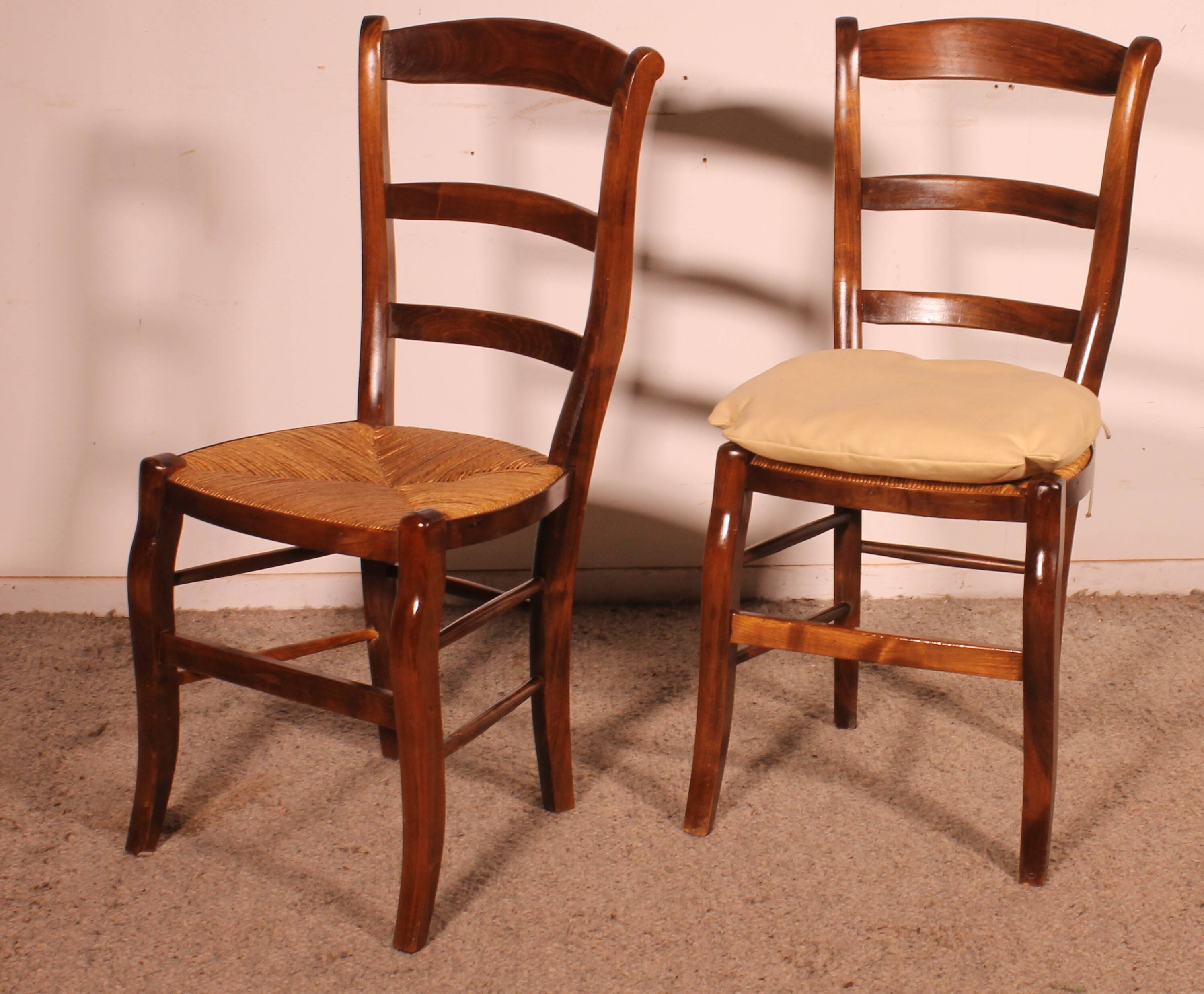 série de 8 chaises paillées en merisier