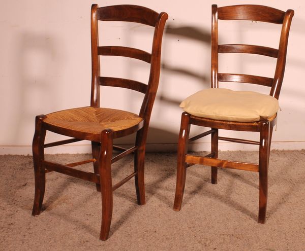 série de 8 chaises paillées en merisier