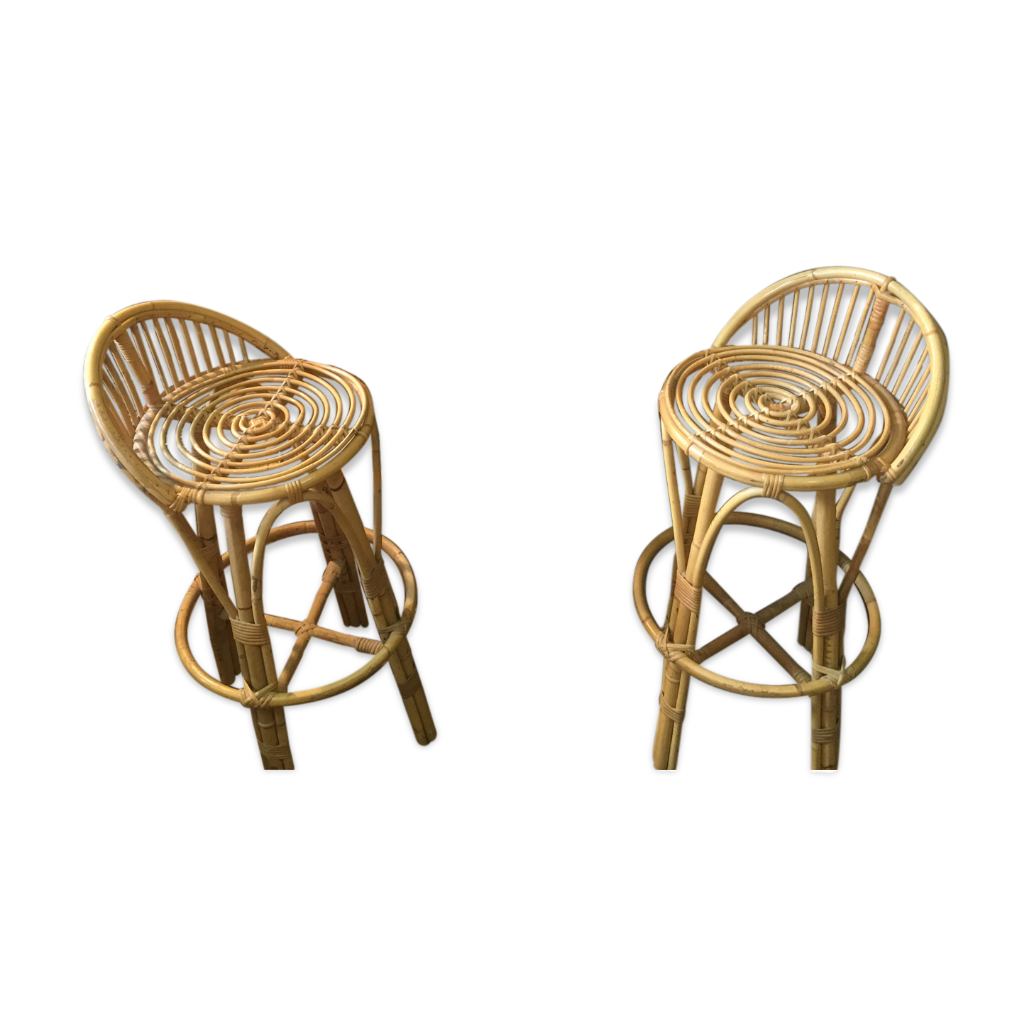 Ensemble bar en rotin bambou et ses 2 tabourets