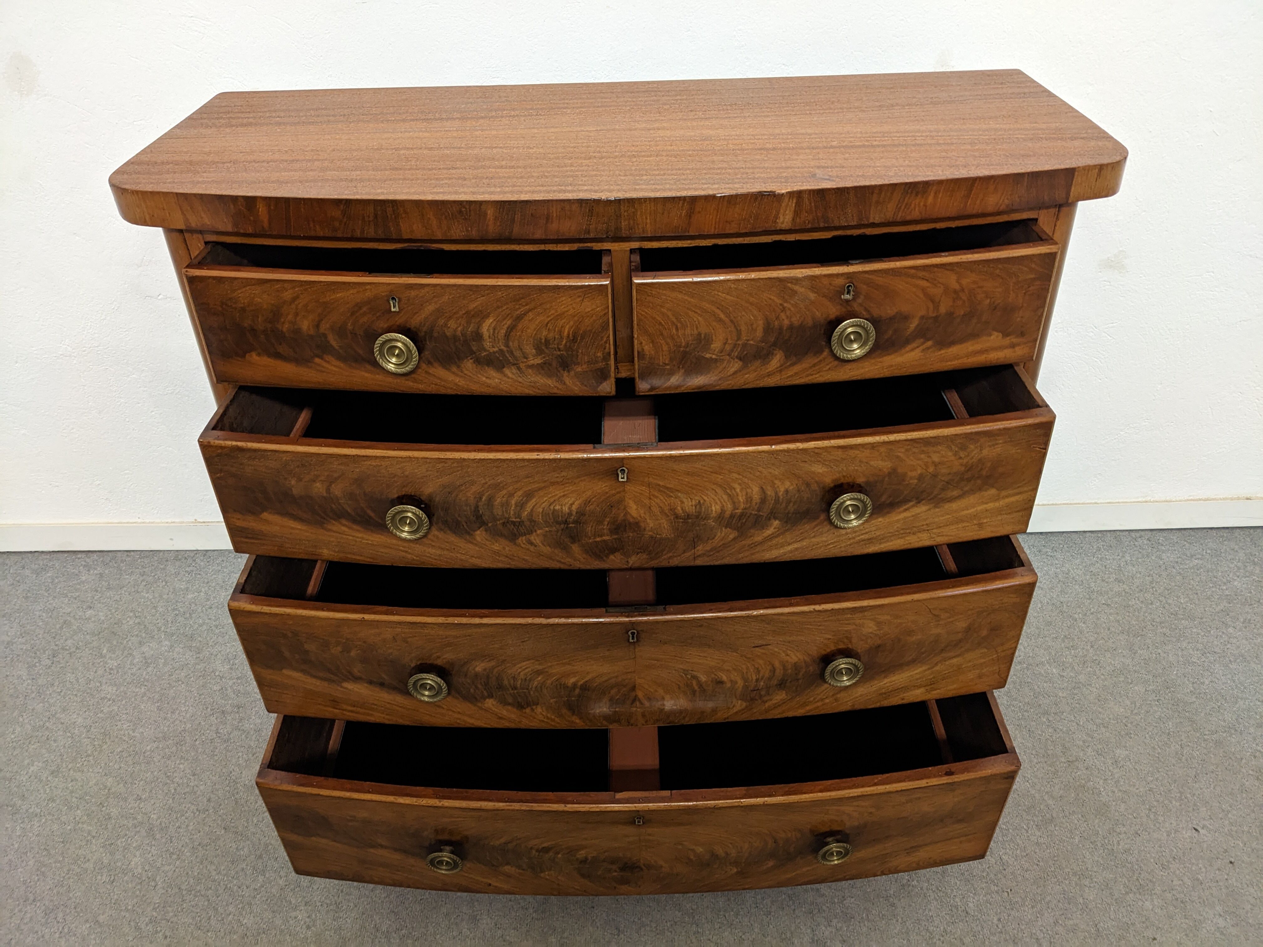 English mahogany chest of drawers circa 1900