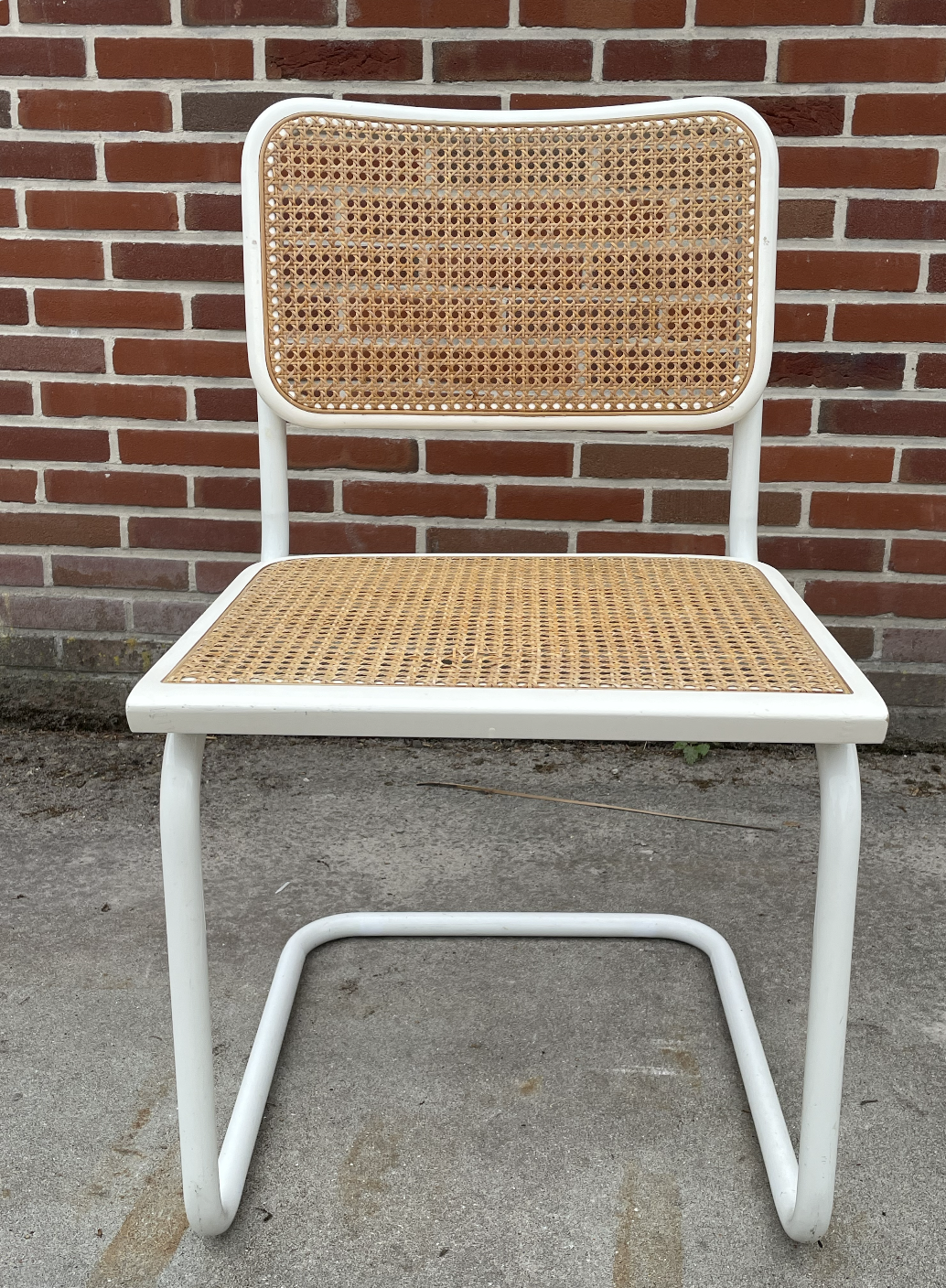Set of 4 Cesca b32 model chairs in white by Marcel Breuer