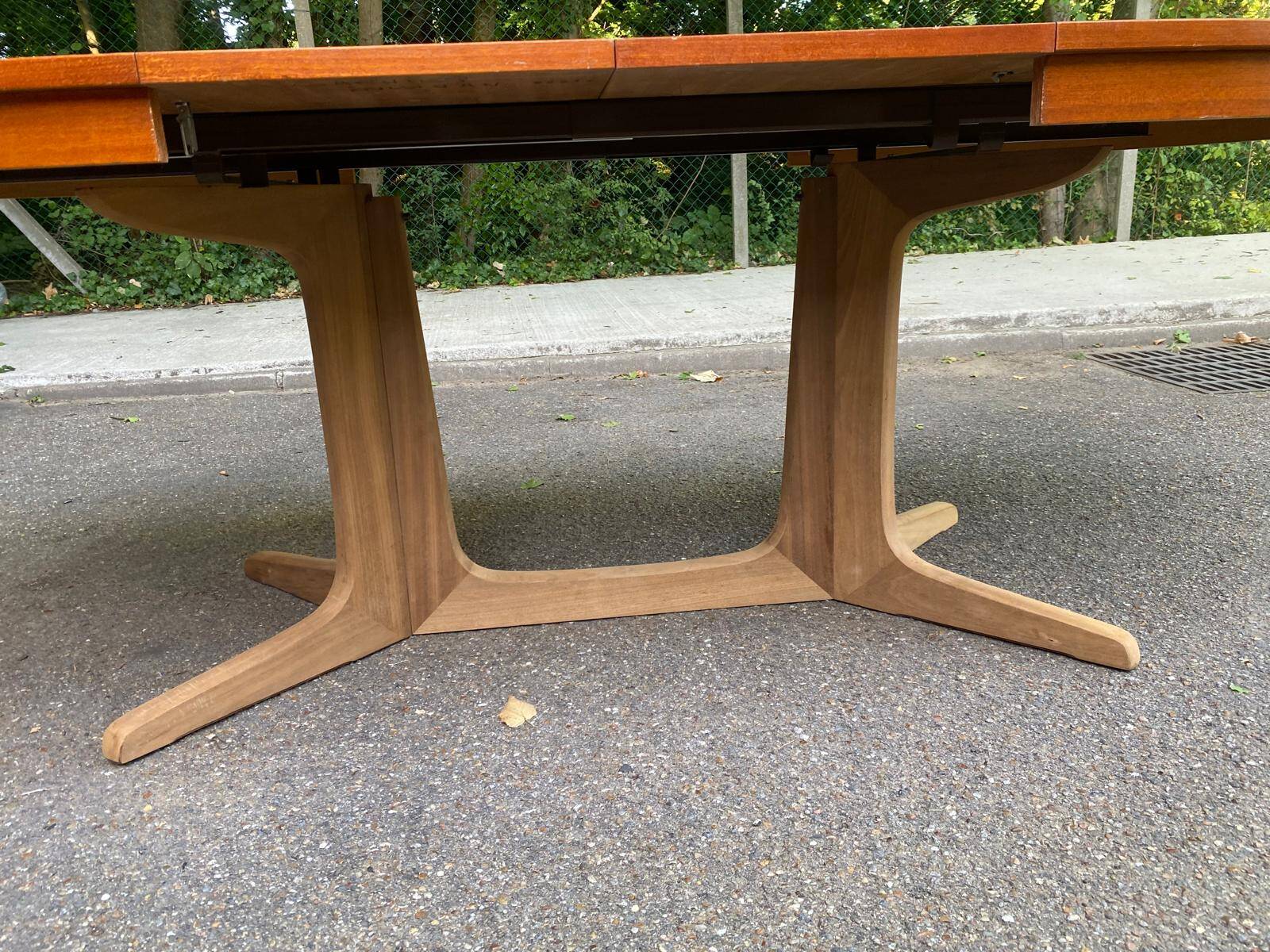 Table scandinave ovale extensible Baumann teck 240cm 1980