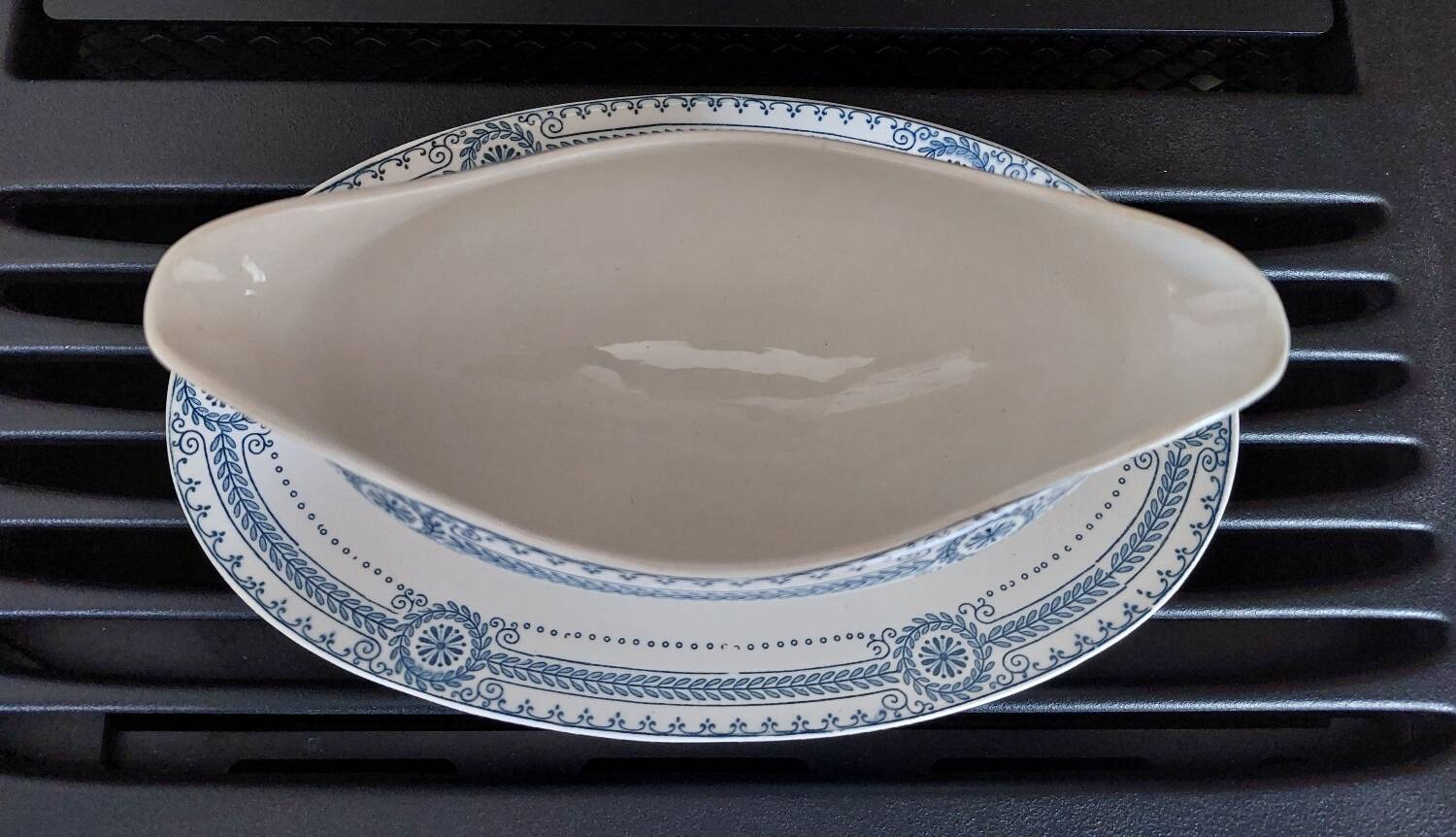Old gravy boat Terre de fer Sarreguemines