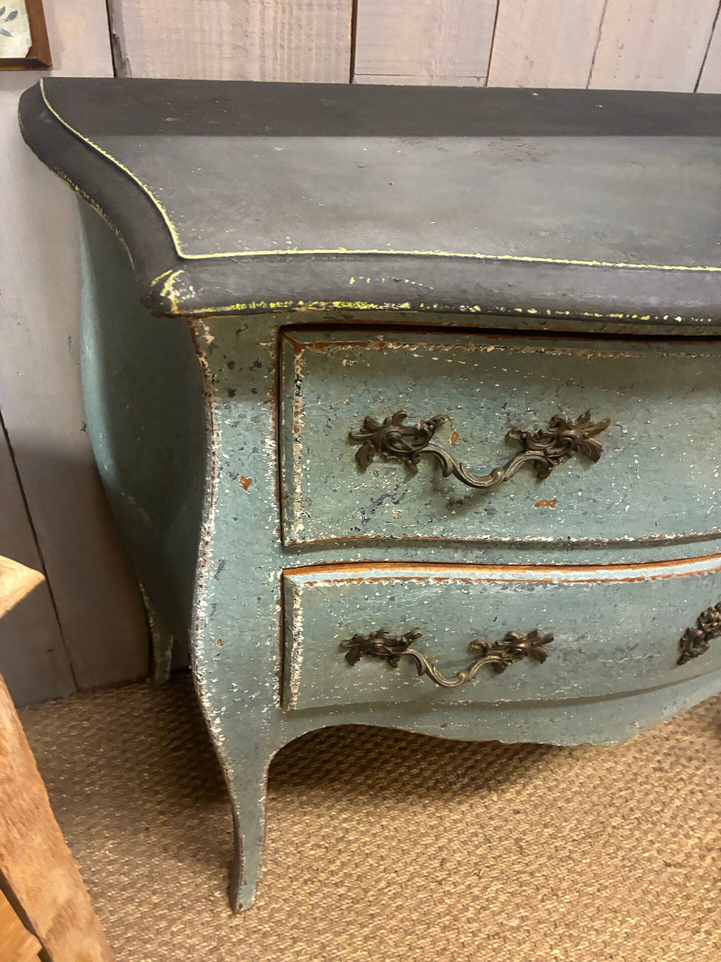 Ancienne commode de style Louis XV