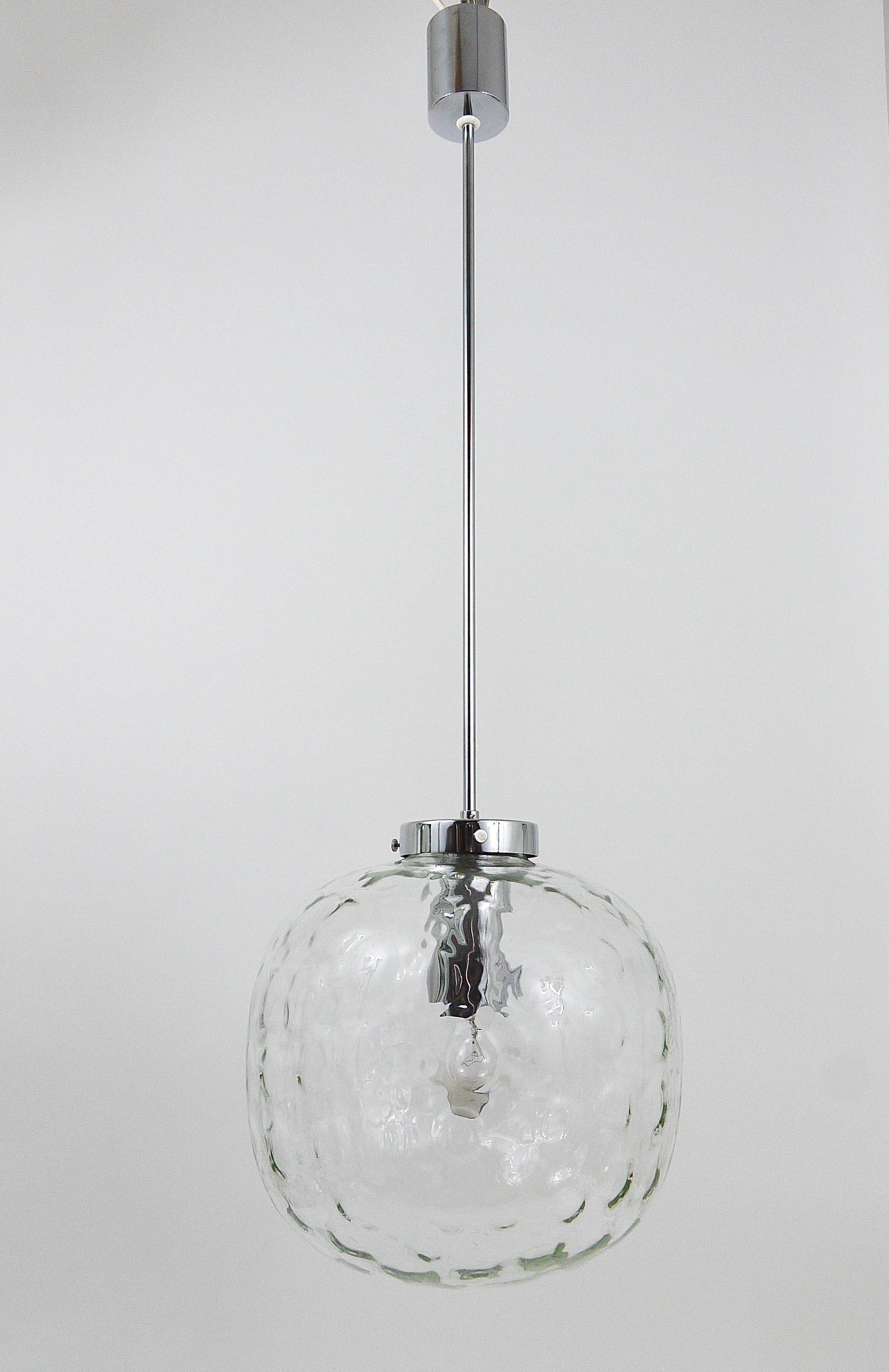 Grande lampe suspension globe en verre à bulles Limburg & chrome, Allemagne, années 1970