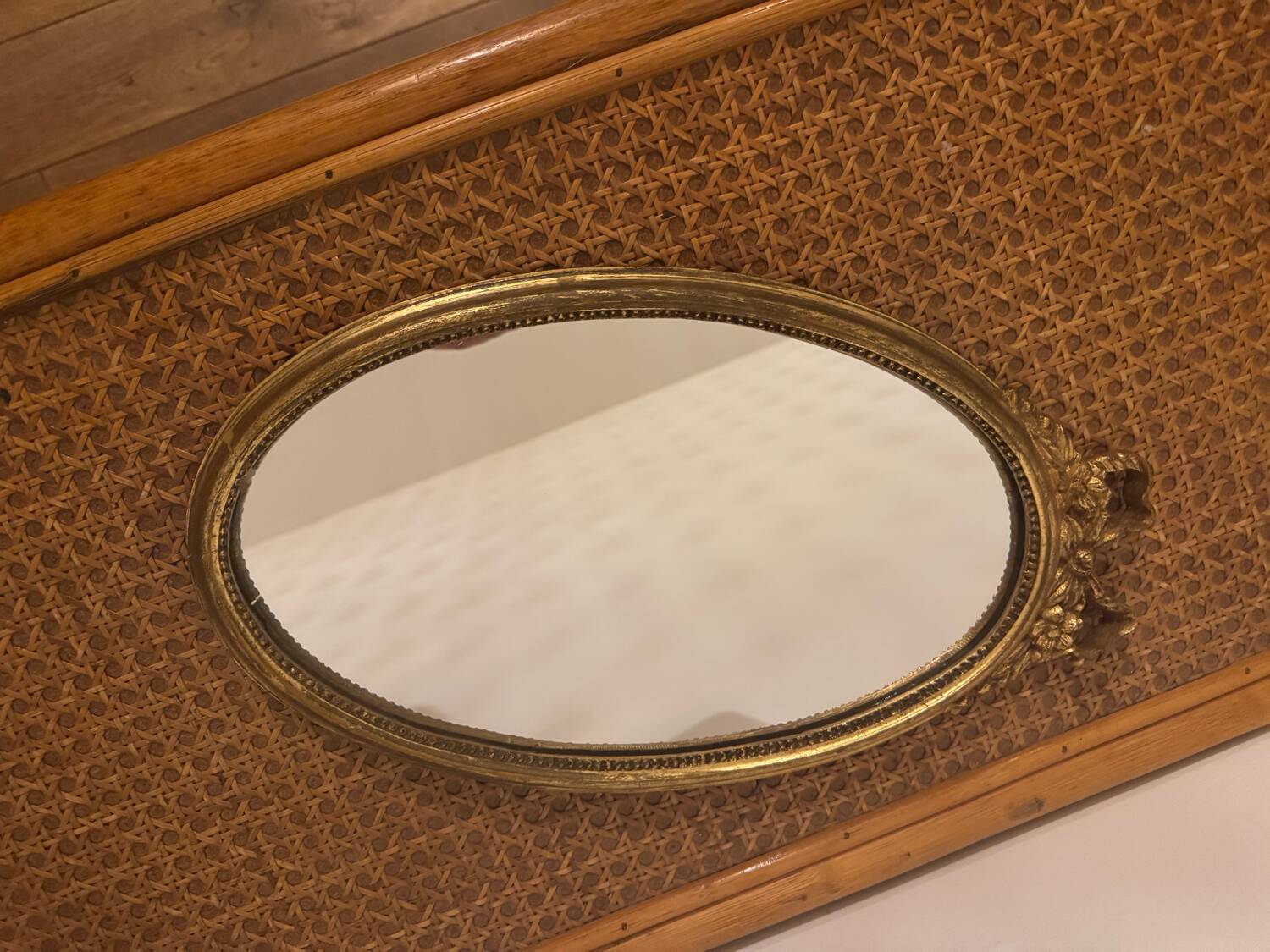 Oval gold knot mirror
