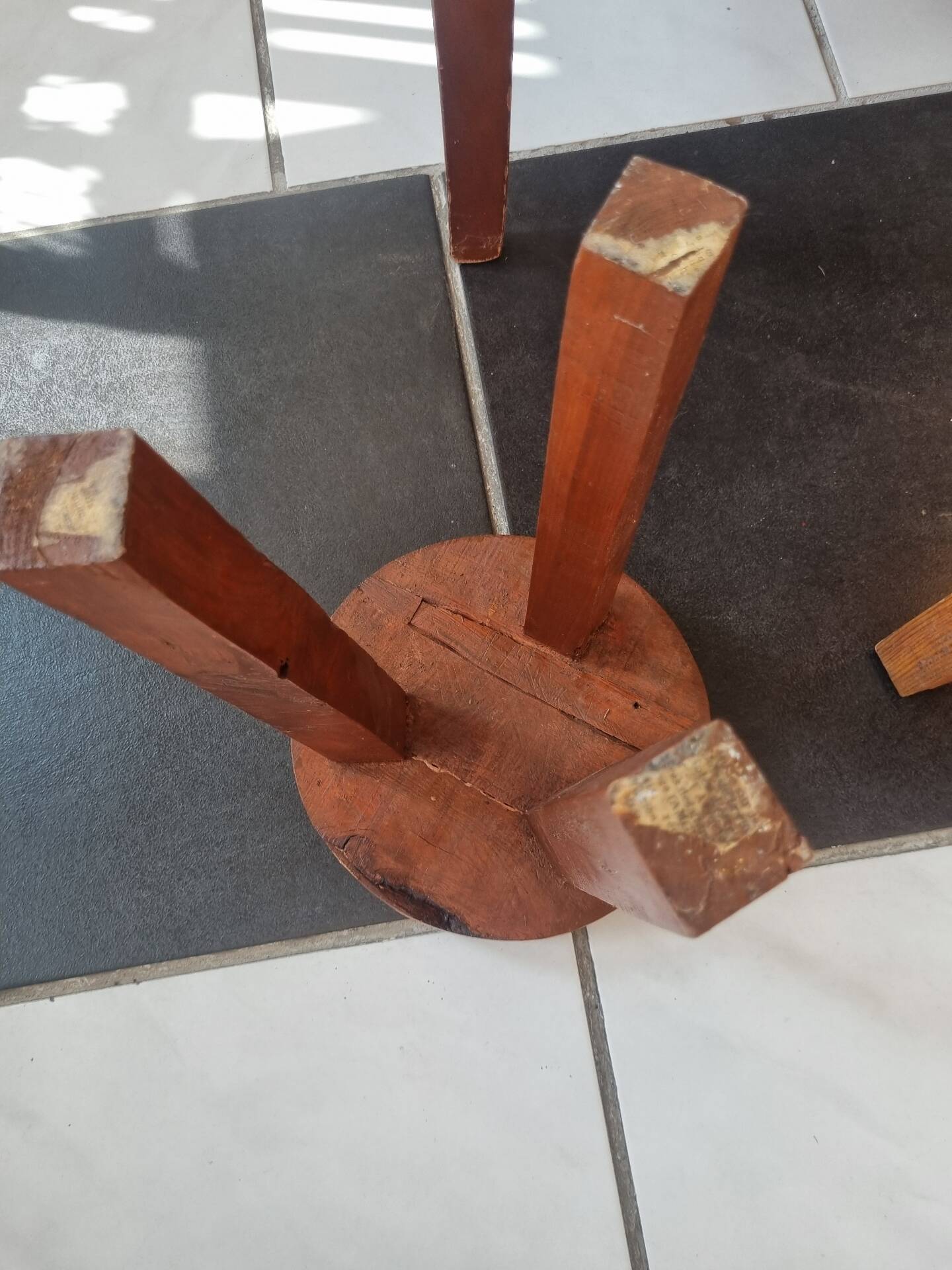 Lot 2 tabourets bois arts and crafts