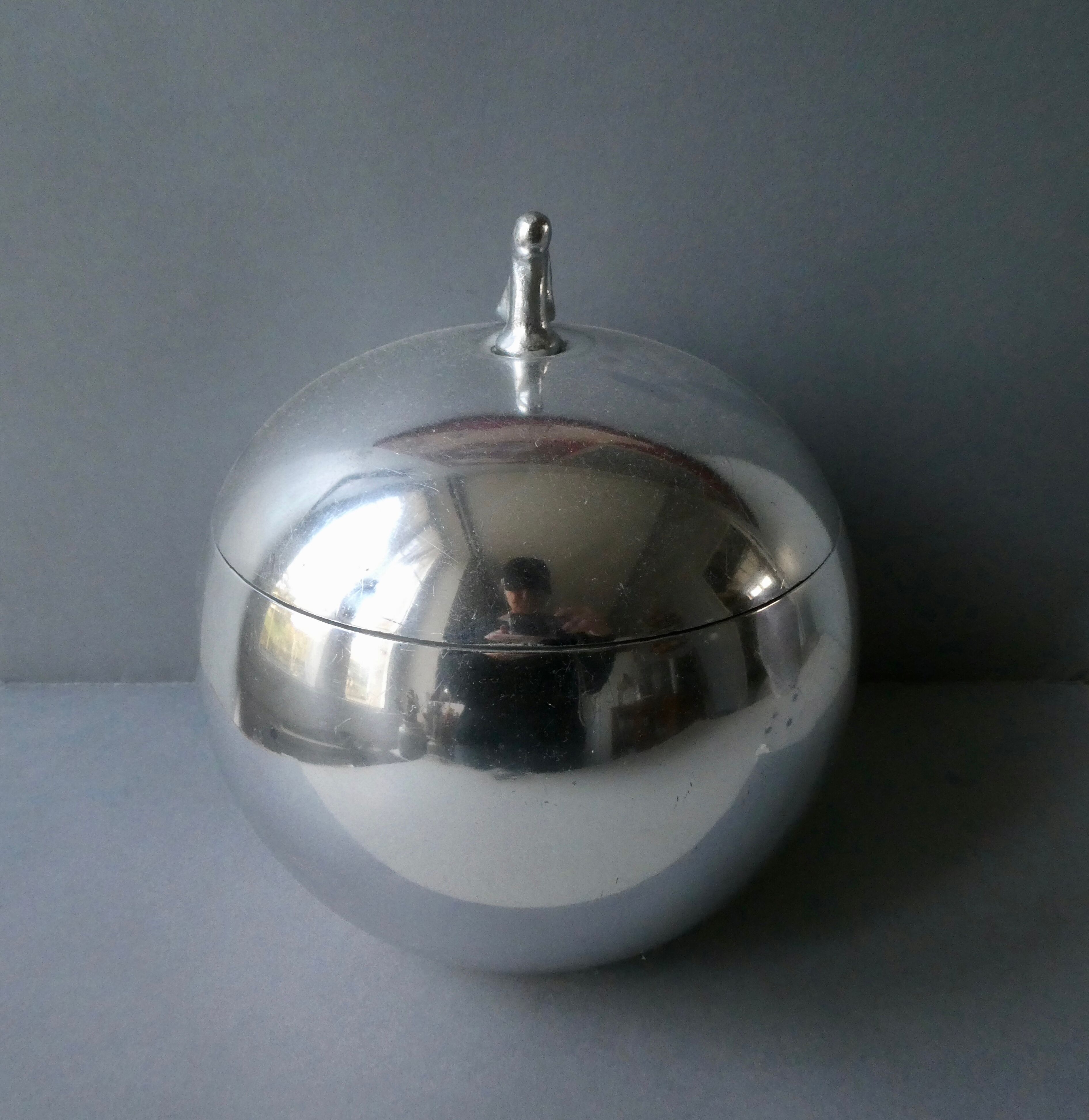 Luxium France silver metal apple-shaped ice bucket