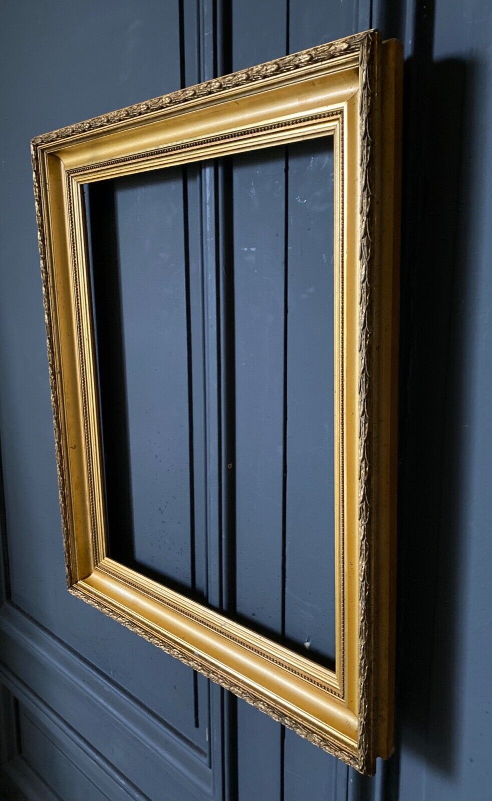 Gild frame nineteenth stucco decor of rinceaux