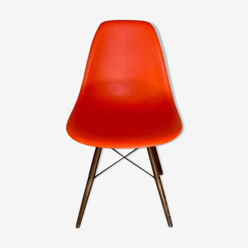Cozy DSW Chair Charles and Ray Eames