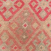 Vintage Runner Kilim, Tons Rose et Beige, Motifs Anatoliens Géométriques