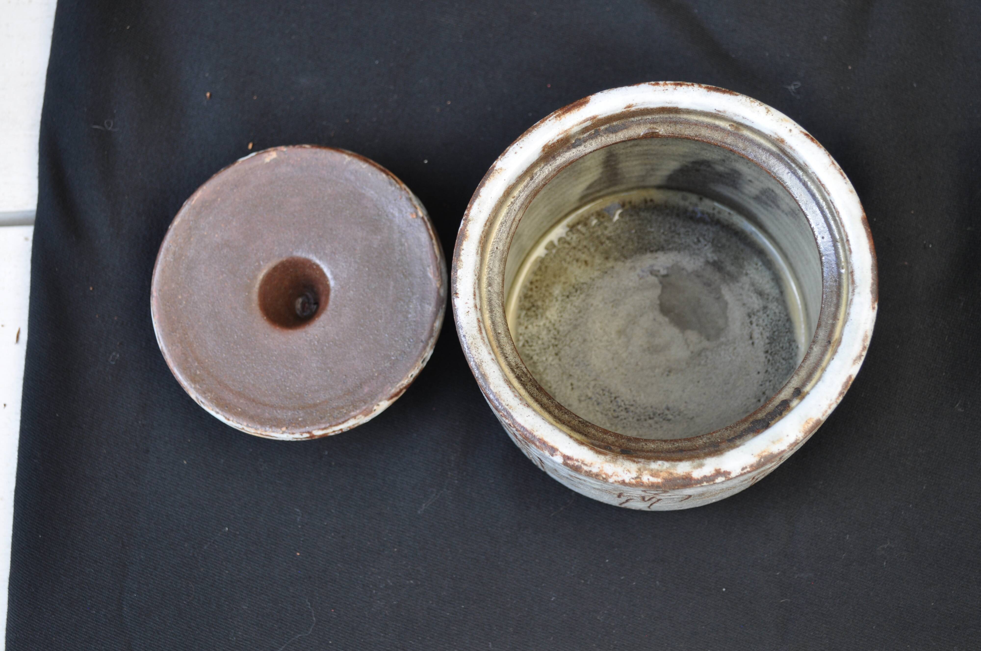 Art pottery lidd signed Kostanda A. Vallauris characters