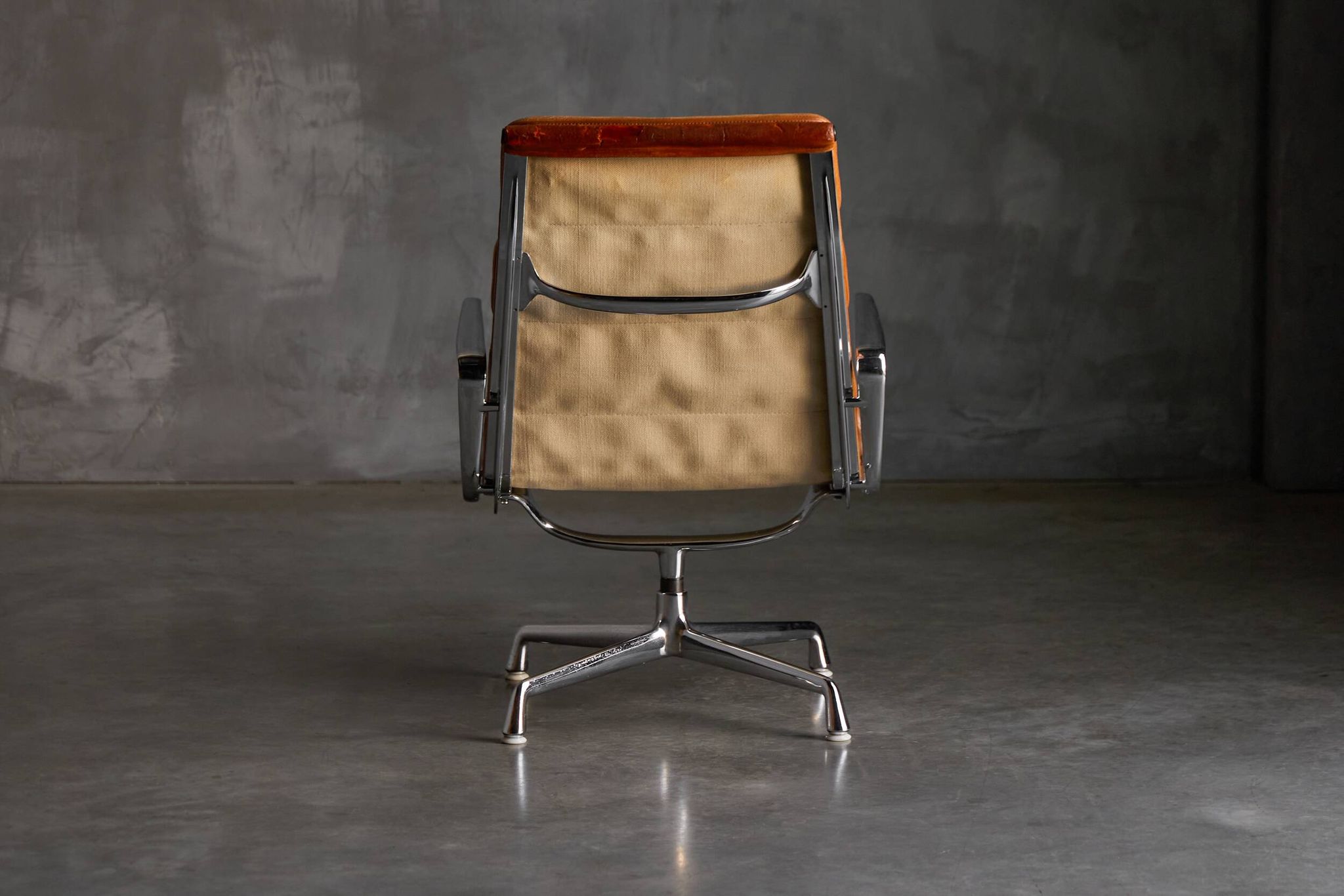 Chaise Soft Pad EA216 par Charles et Ray Eames, États-Unis, 1969
