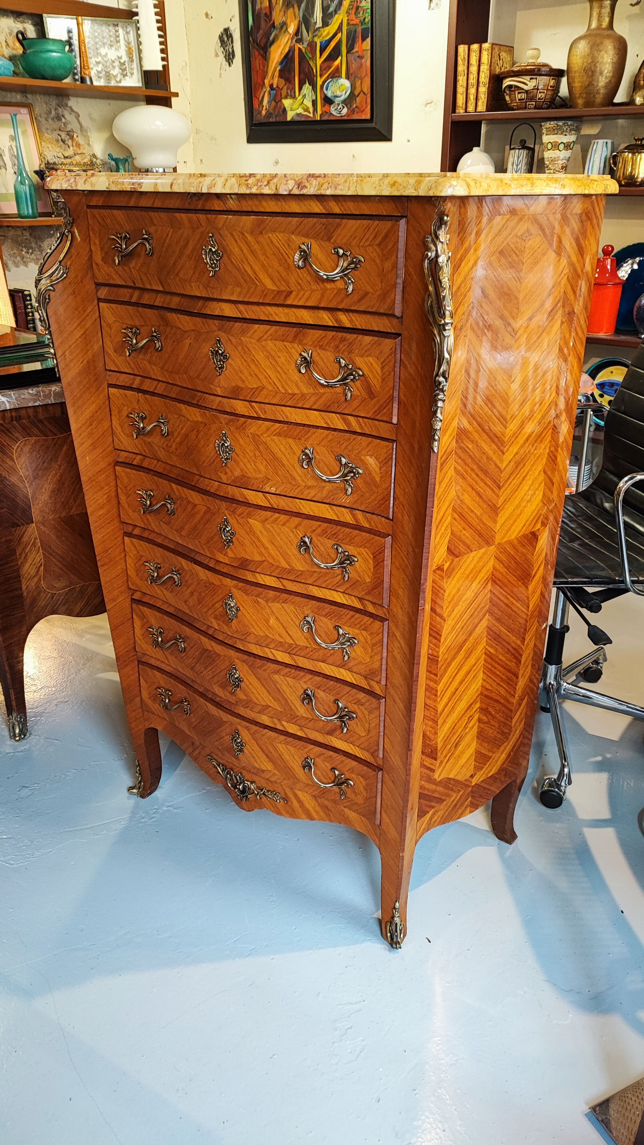 Semainier Louis XV marble brocatello and bronze