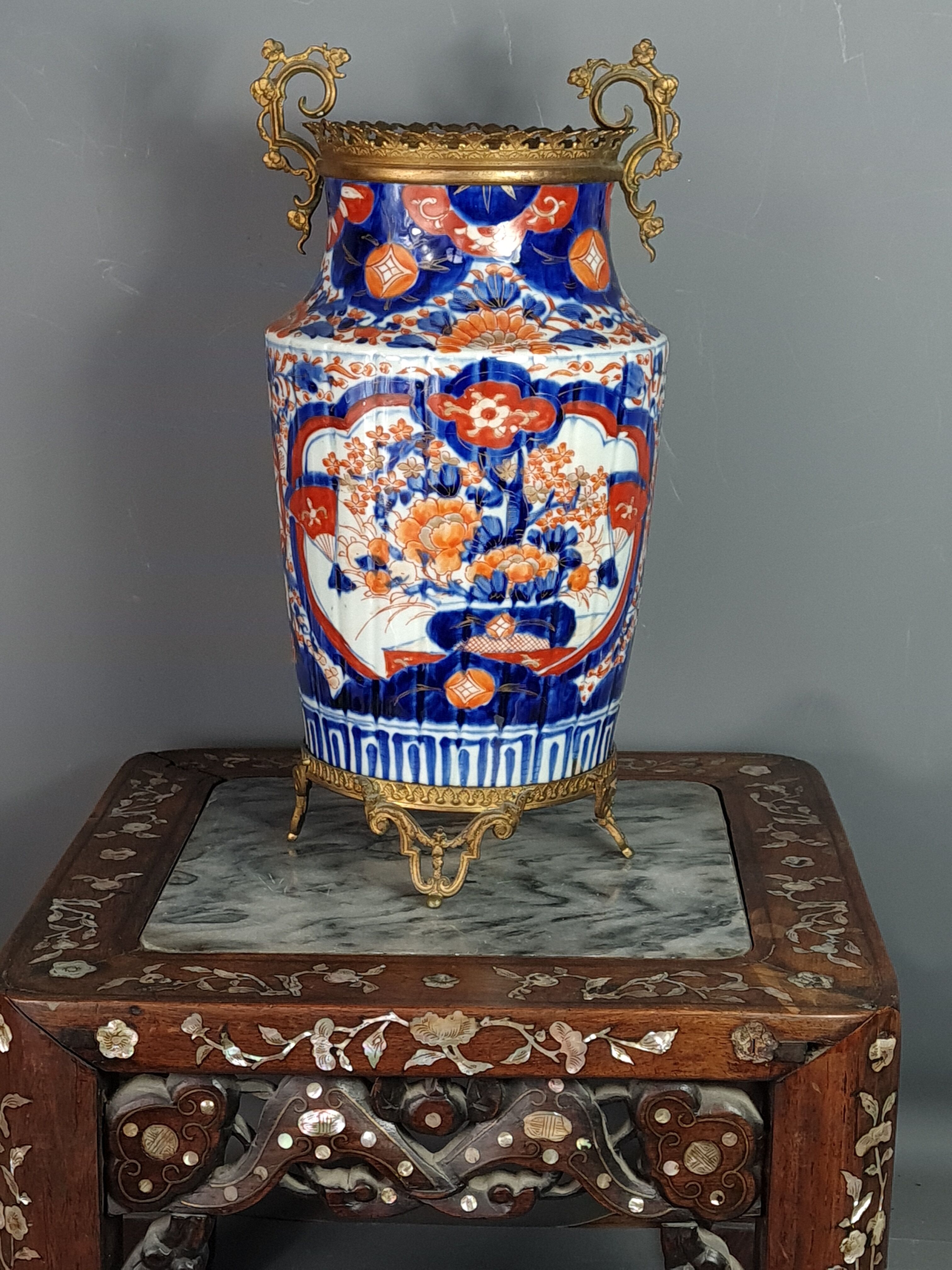 Porcelain vase Imari gilded brass frame Japan 1850-1900.  SB