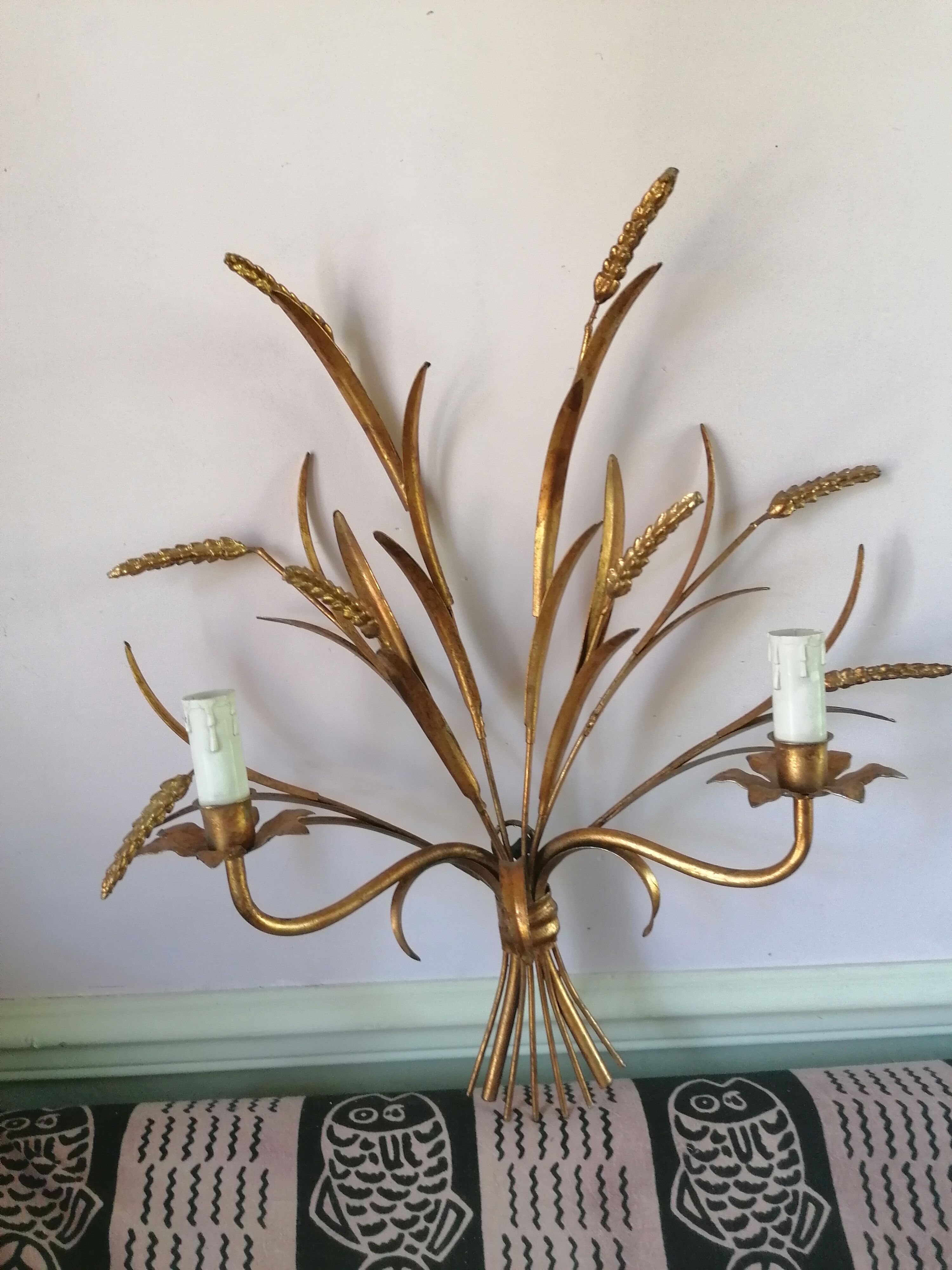 Applies in ears of ble