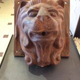 Tête de lion pour fontaine murale en fonte
