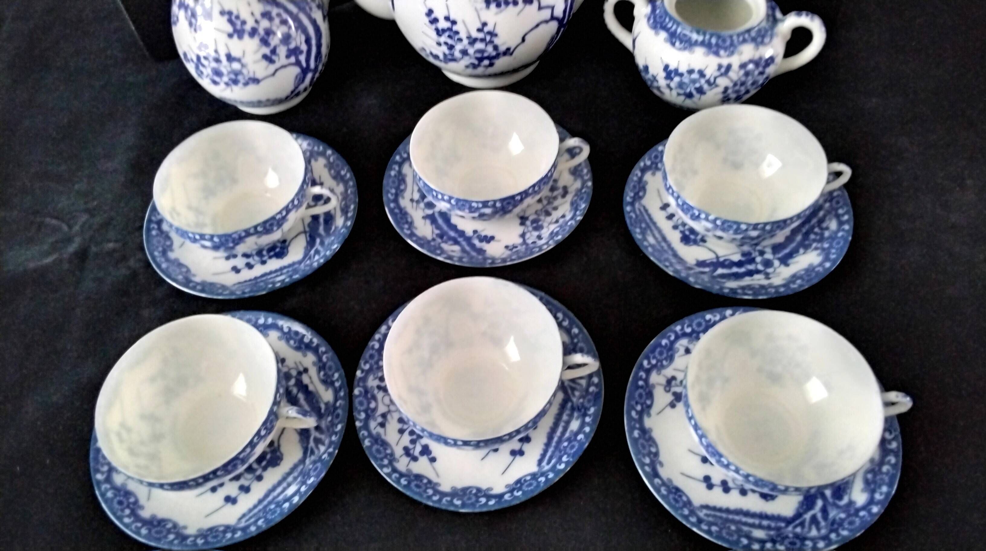 Tea or coffee service in Japanese porcelain.