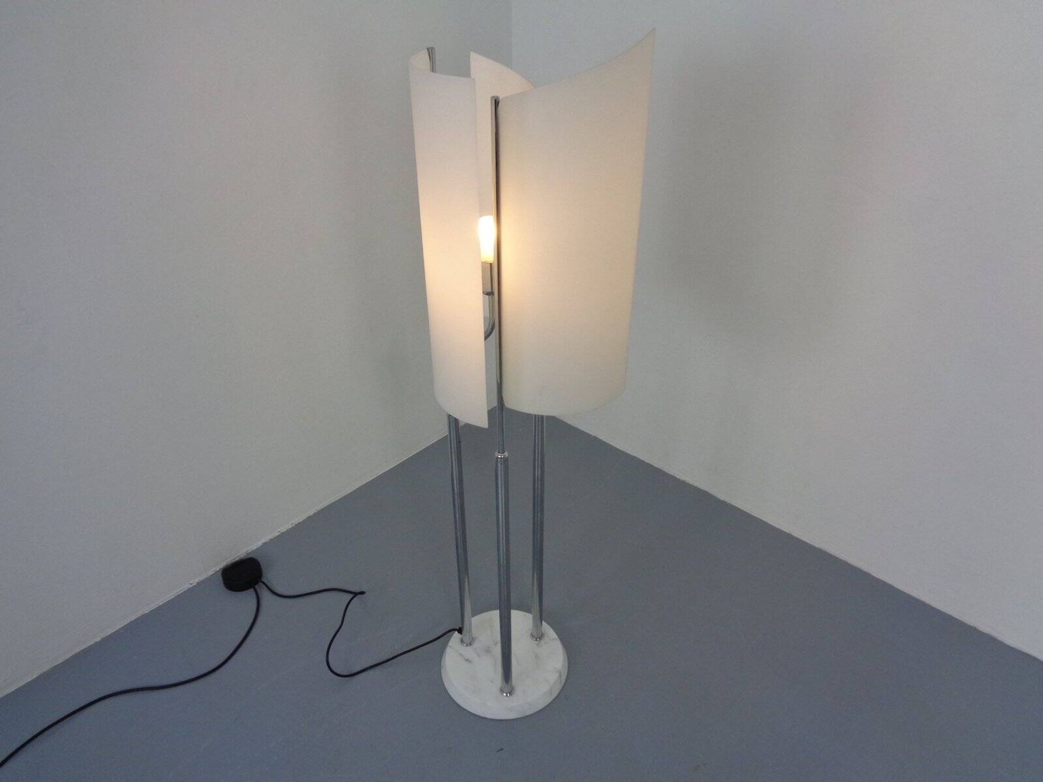 Arianna Floor Lamp in Marble and Handblown Glass by Bruno Gecchelin for Oluce, Italy, 1970s
