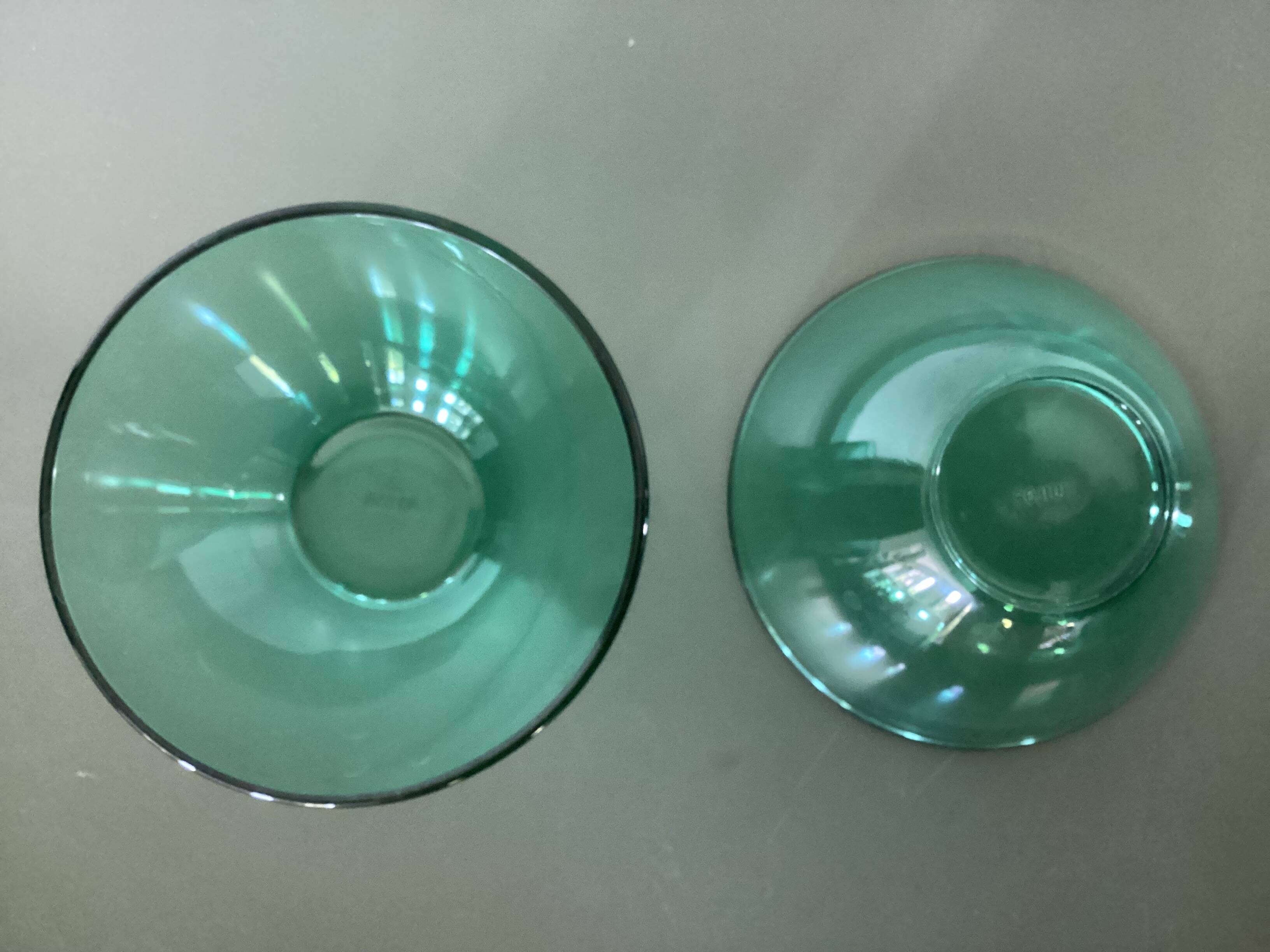2 coupelles Huilor en verre vert
