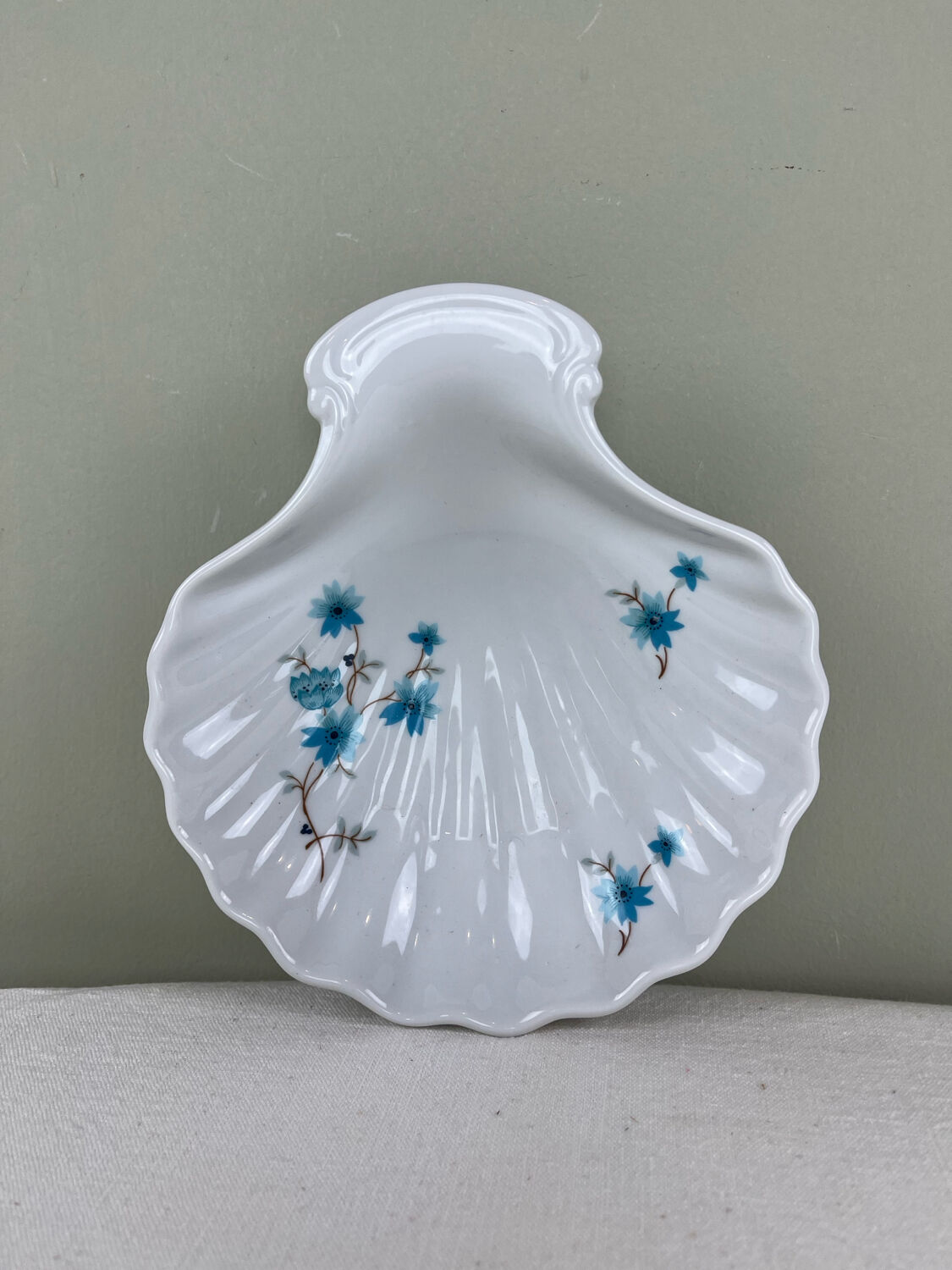 Porcelain catchall