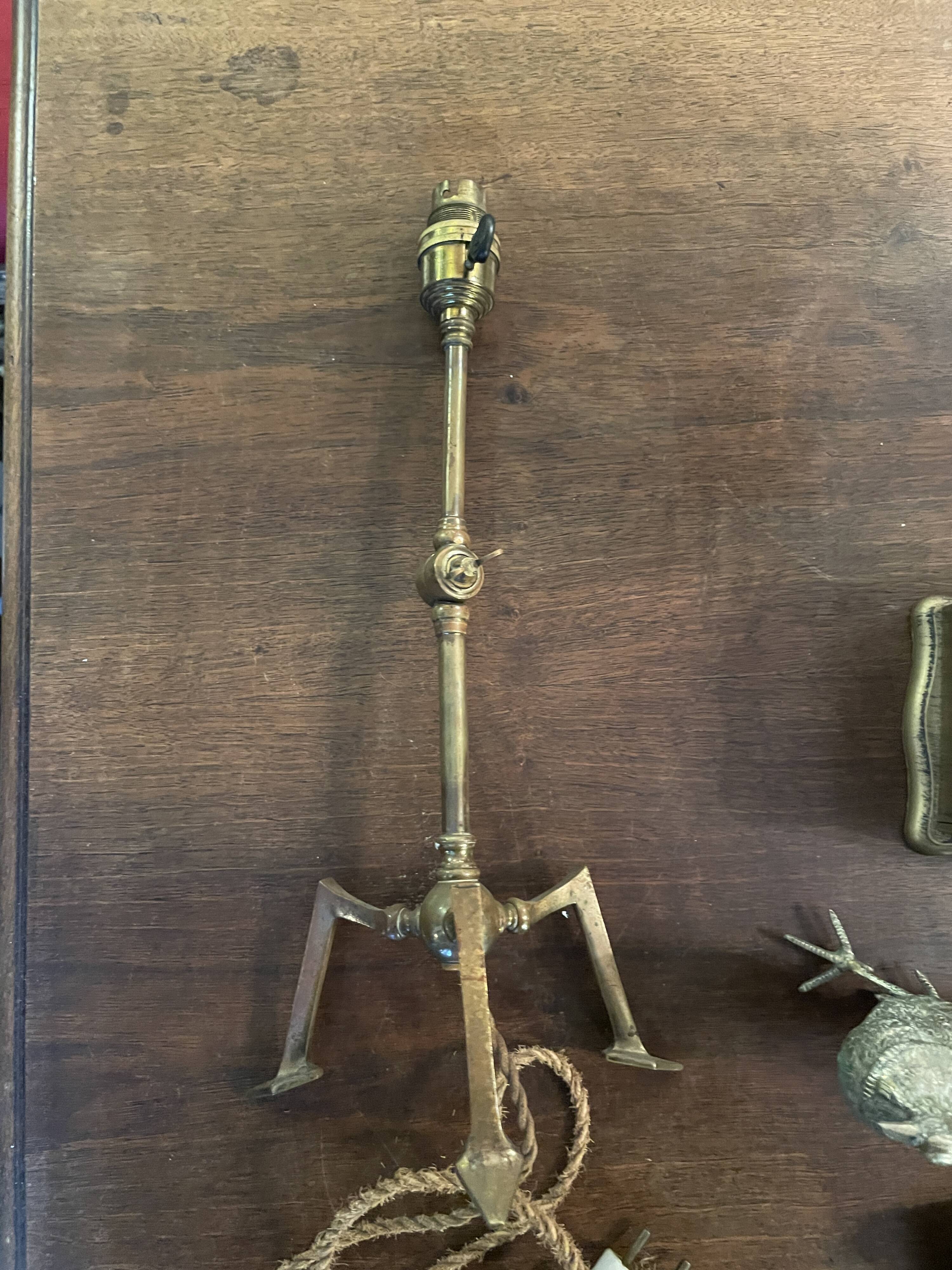 Rare articulated tripod base table lamp in gold-plated brass