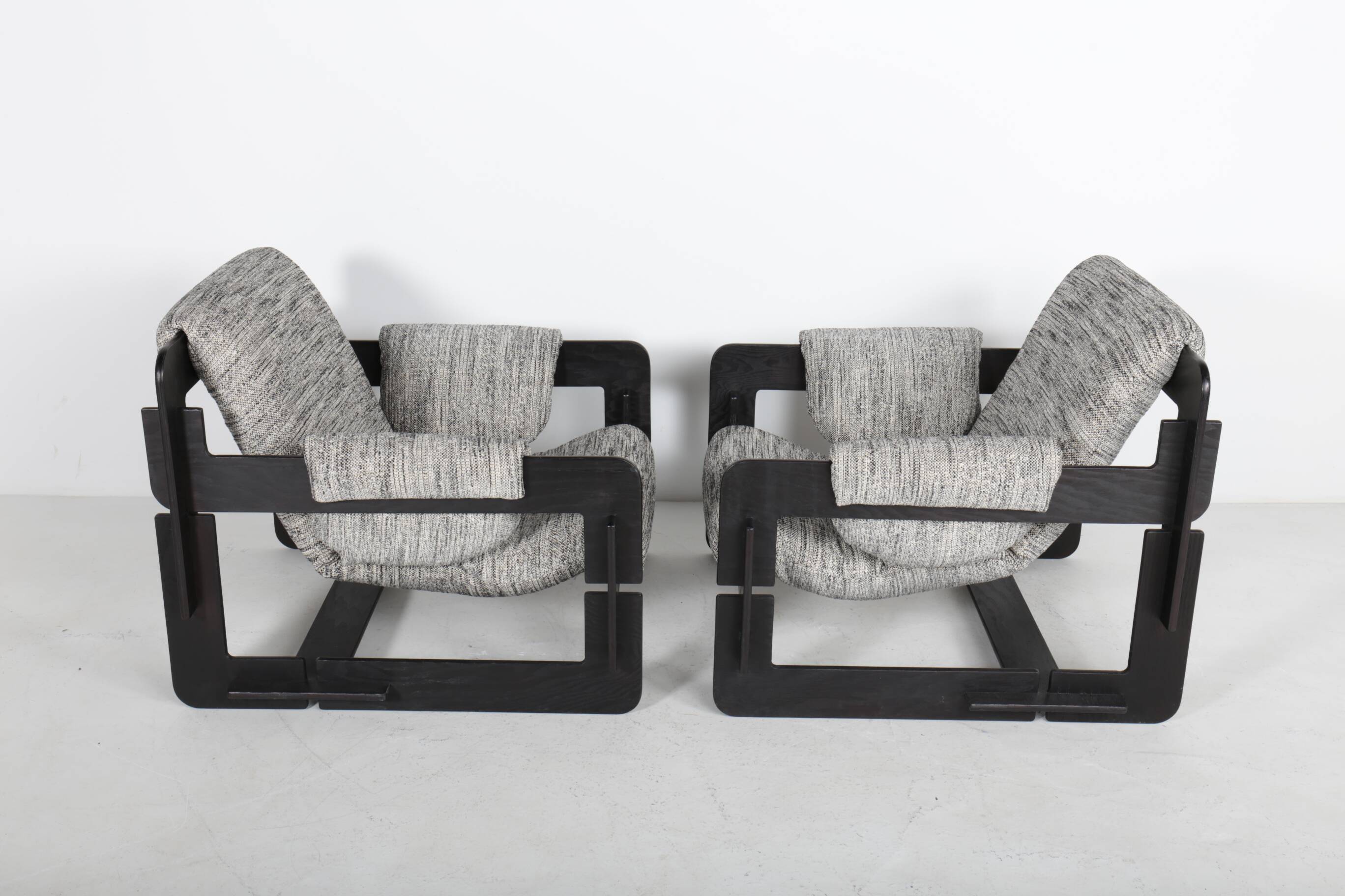 Pair of armchairs and coffee table Rover by Arne Jacobsen, 1968