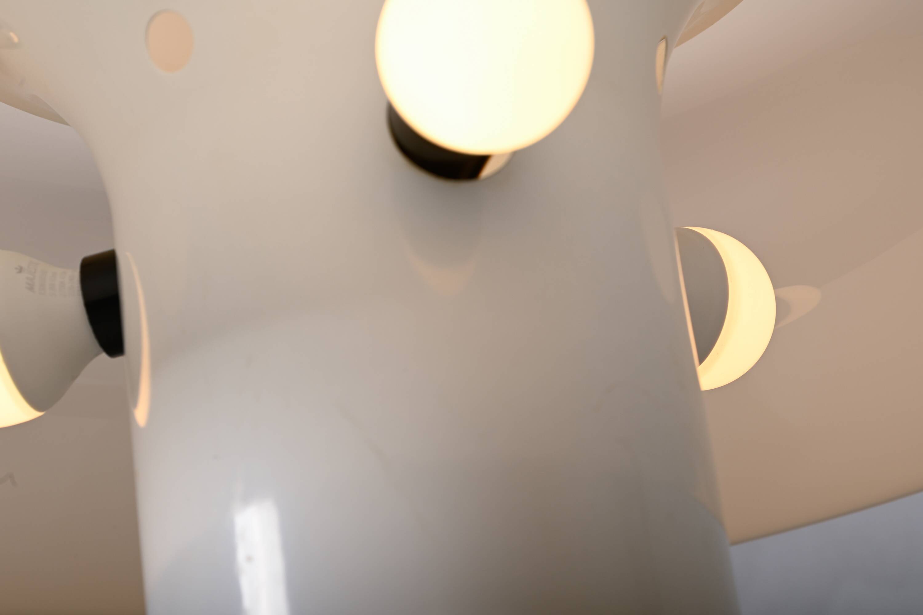 Brumbury Table Lamp chrome and white by Luigi Massoni for Guzzini Italy