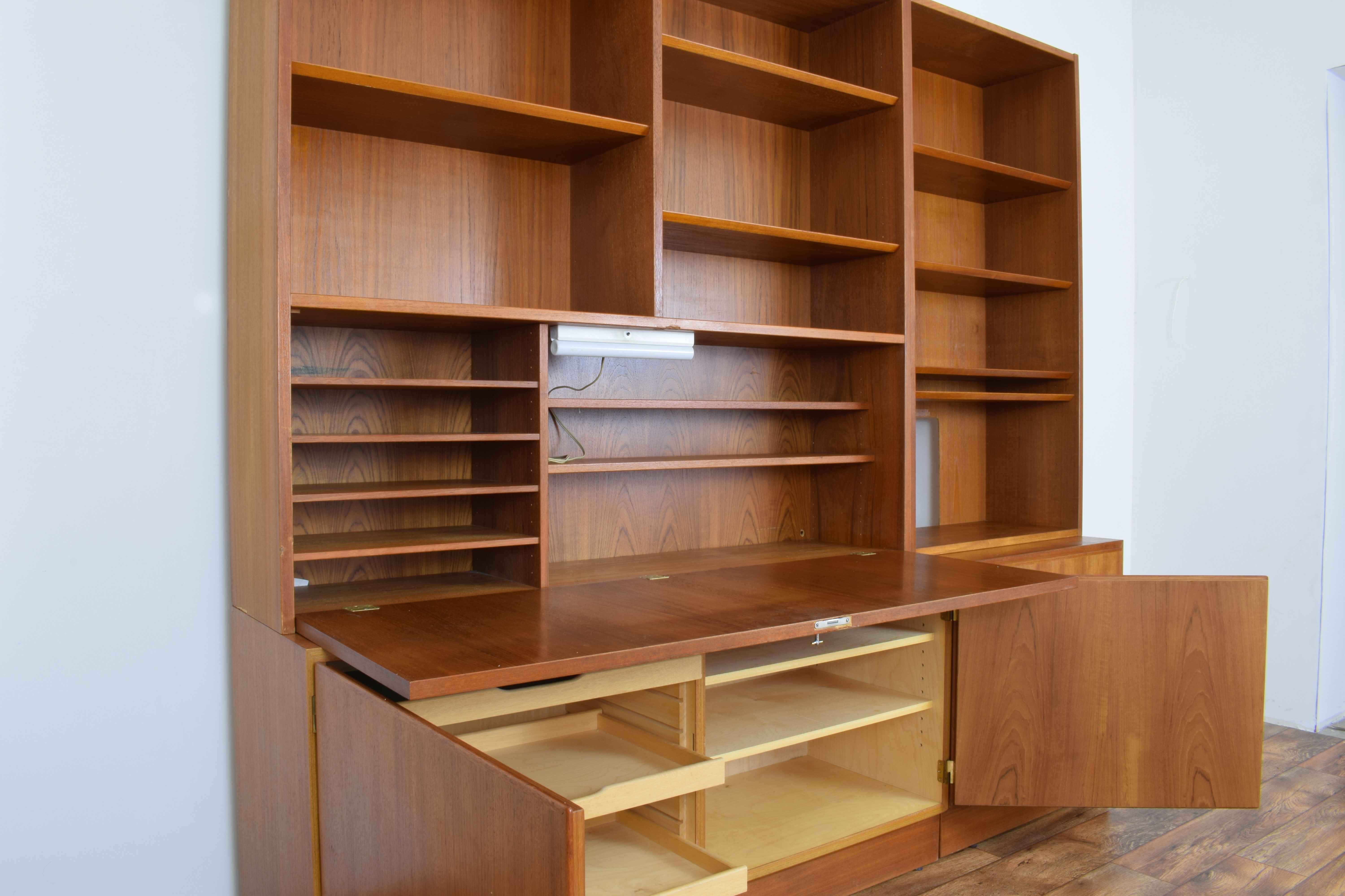 Set of 2 teak wood bookcases by Hundevad & Co
