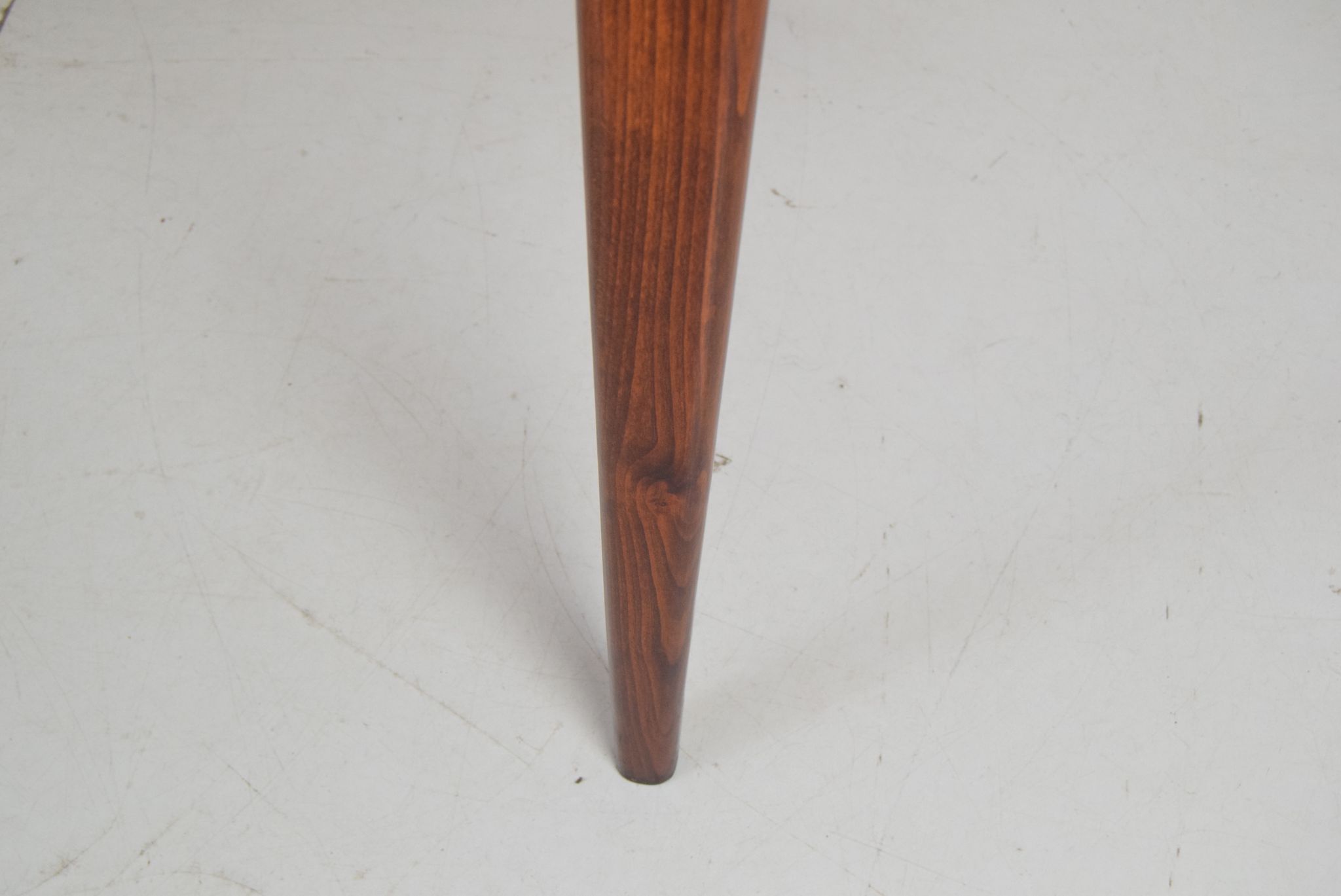 Table à manger extensible Art déco, conçue par Jindrich Halabala, années 1940.