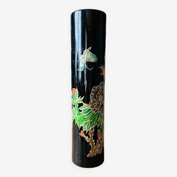 Cylindrical lacquered wood vase