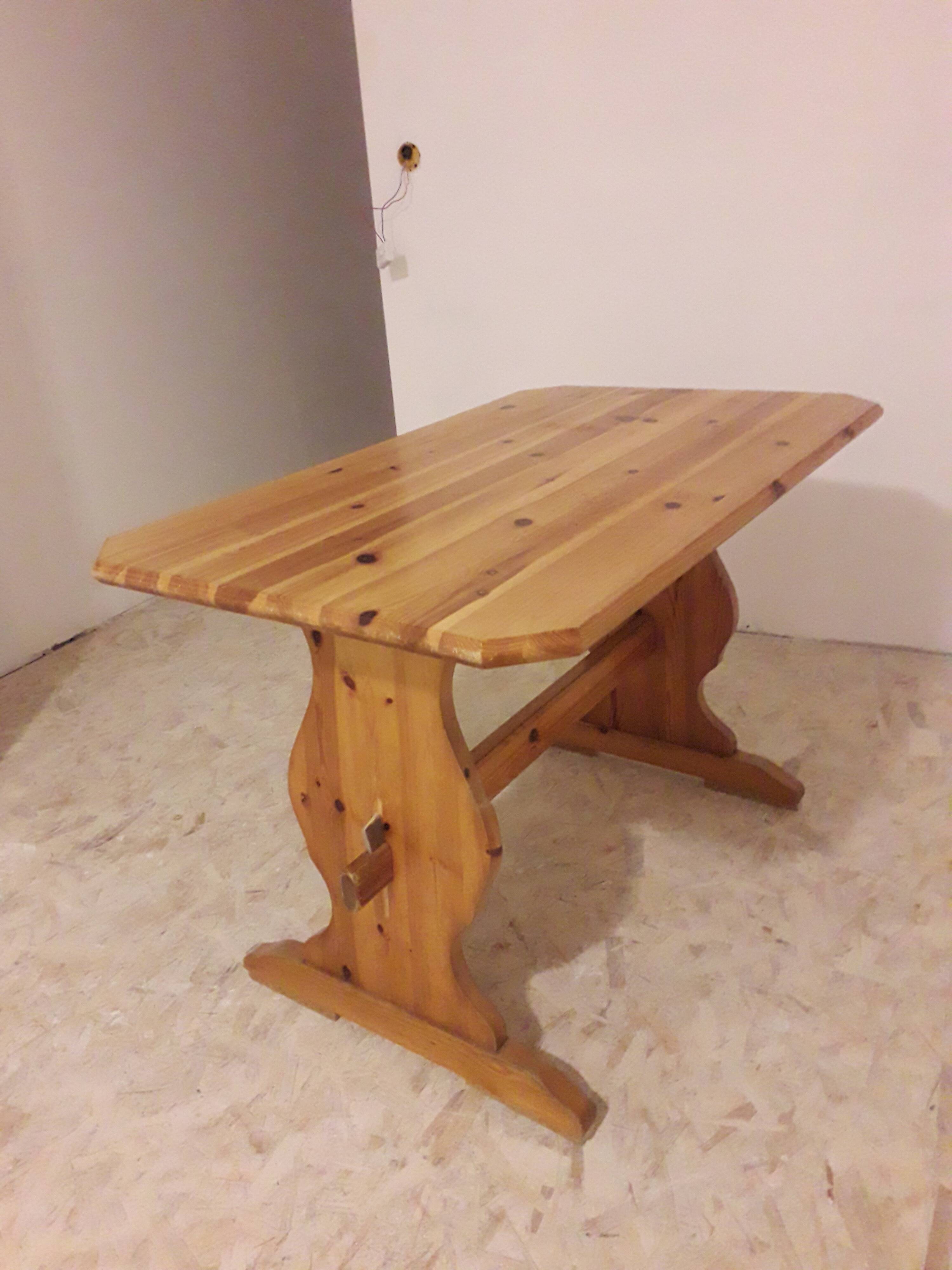 Table monastery pine