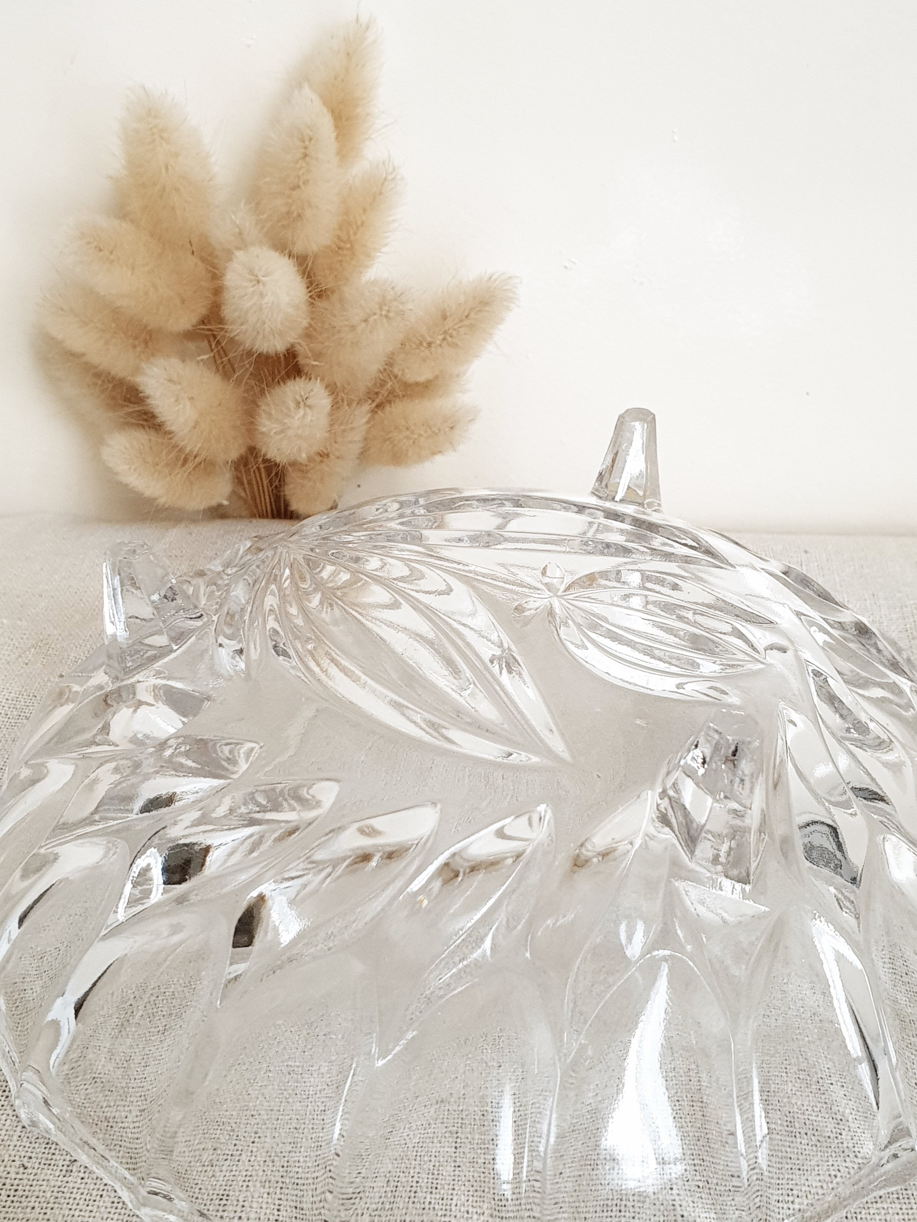 Chiseled glass candy box