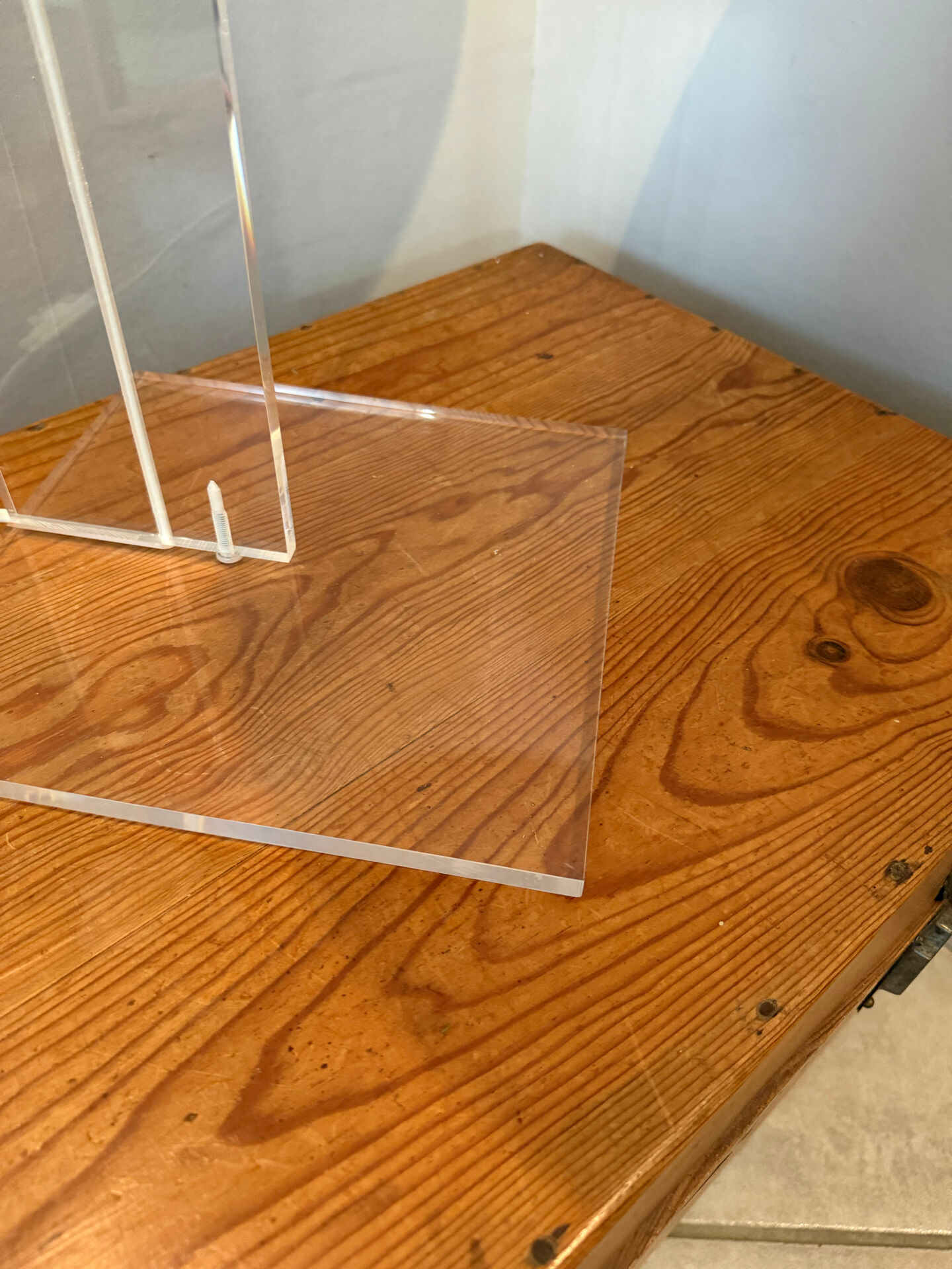 Minimalist design table lamp Harco Loor in plexiglass and perspex