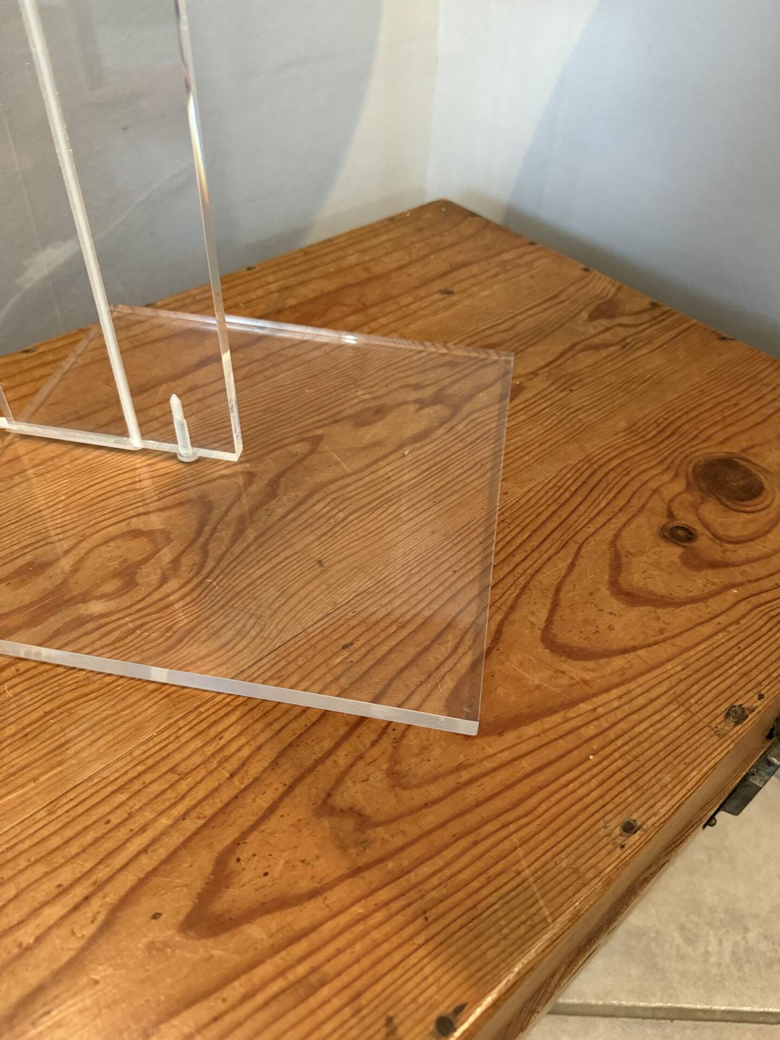 Lampe à poser design minimaliste Harco Loor en plexiglass et perspex