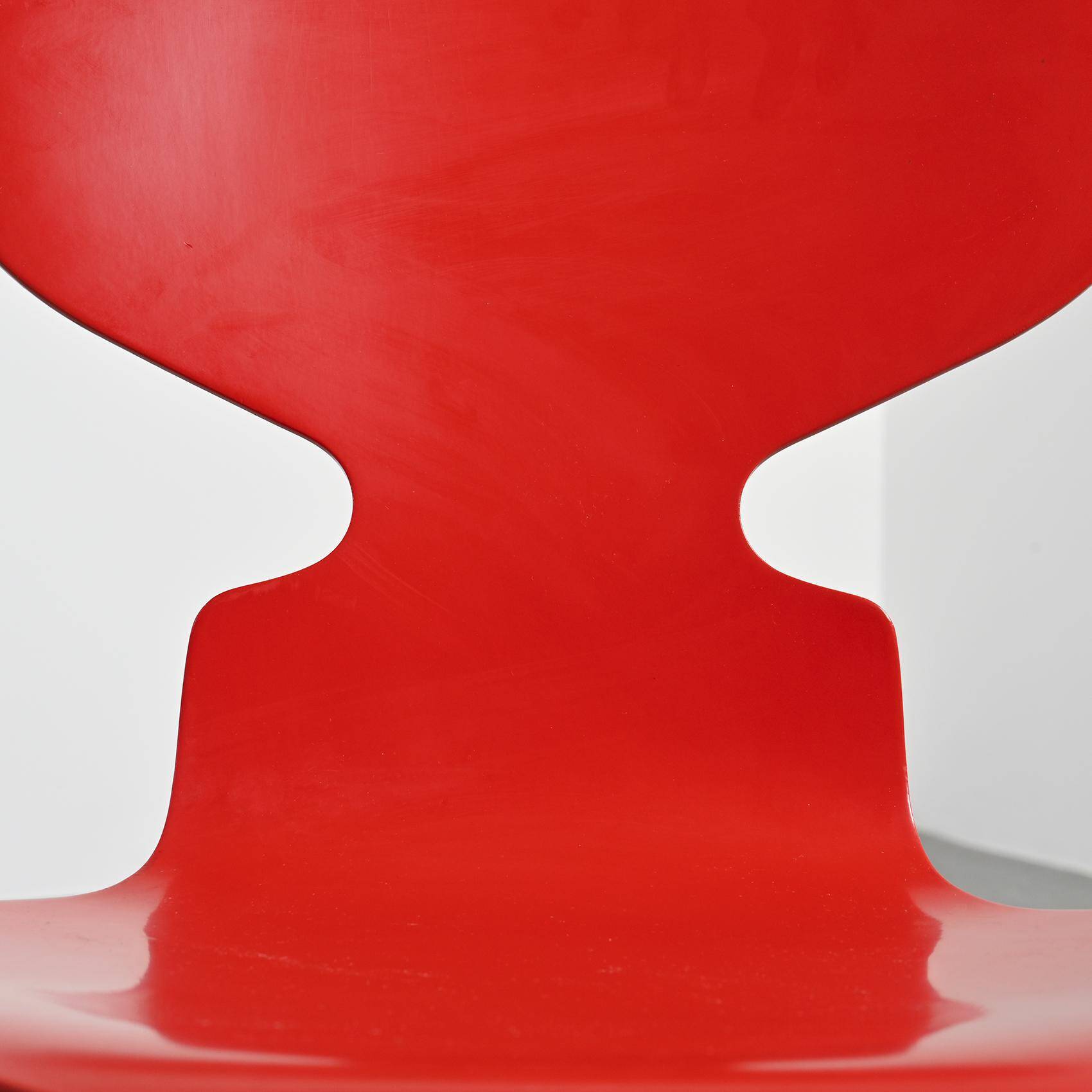 Ensemble de trois chaises "Fourmi", Arne Jacobsen, 1974