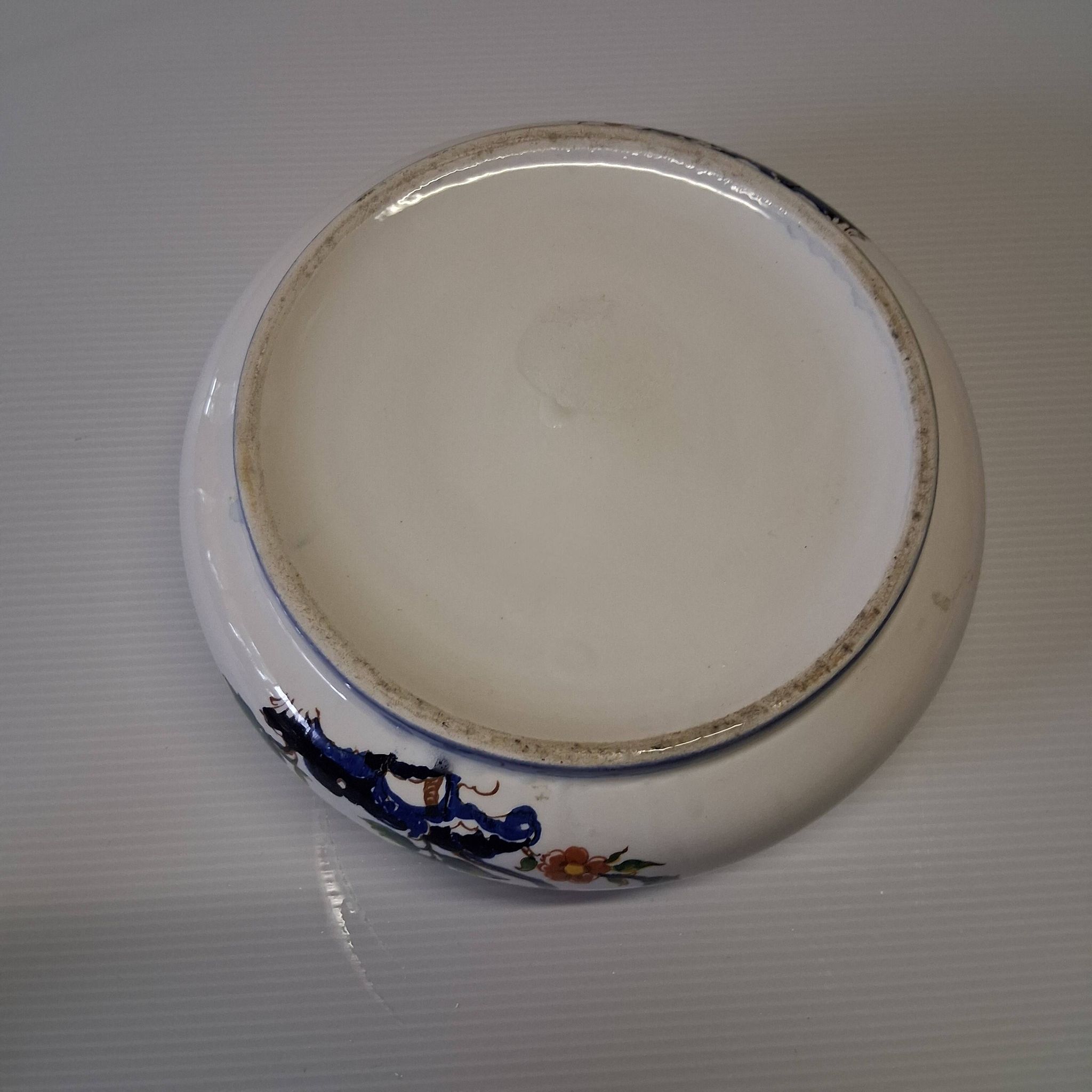 Ceramic pot with lid