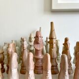 32 stone chess pieces