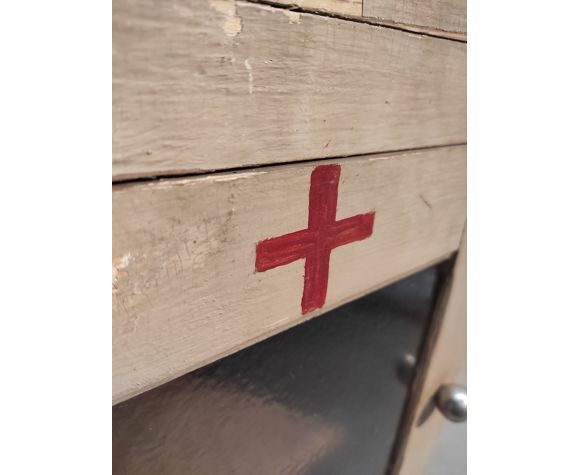 Medicine cabinet in vintage grey patinated wood and red cross