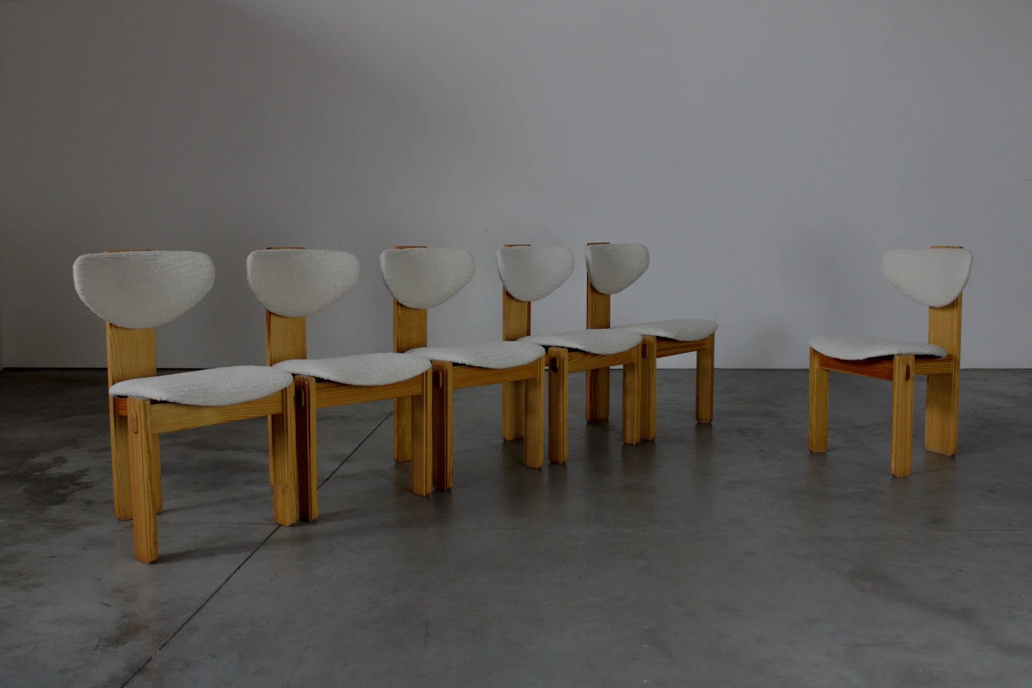 Pine tripod dining chairs - Europe 1970s