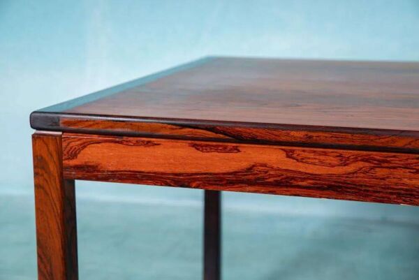 Table basse scandinave vintage rénovée, table moderne du milieu du siècle.