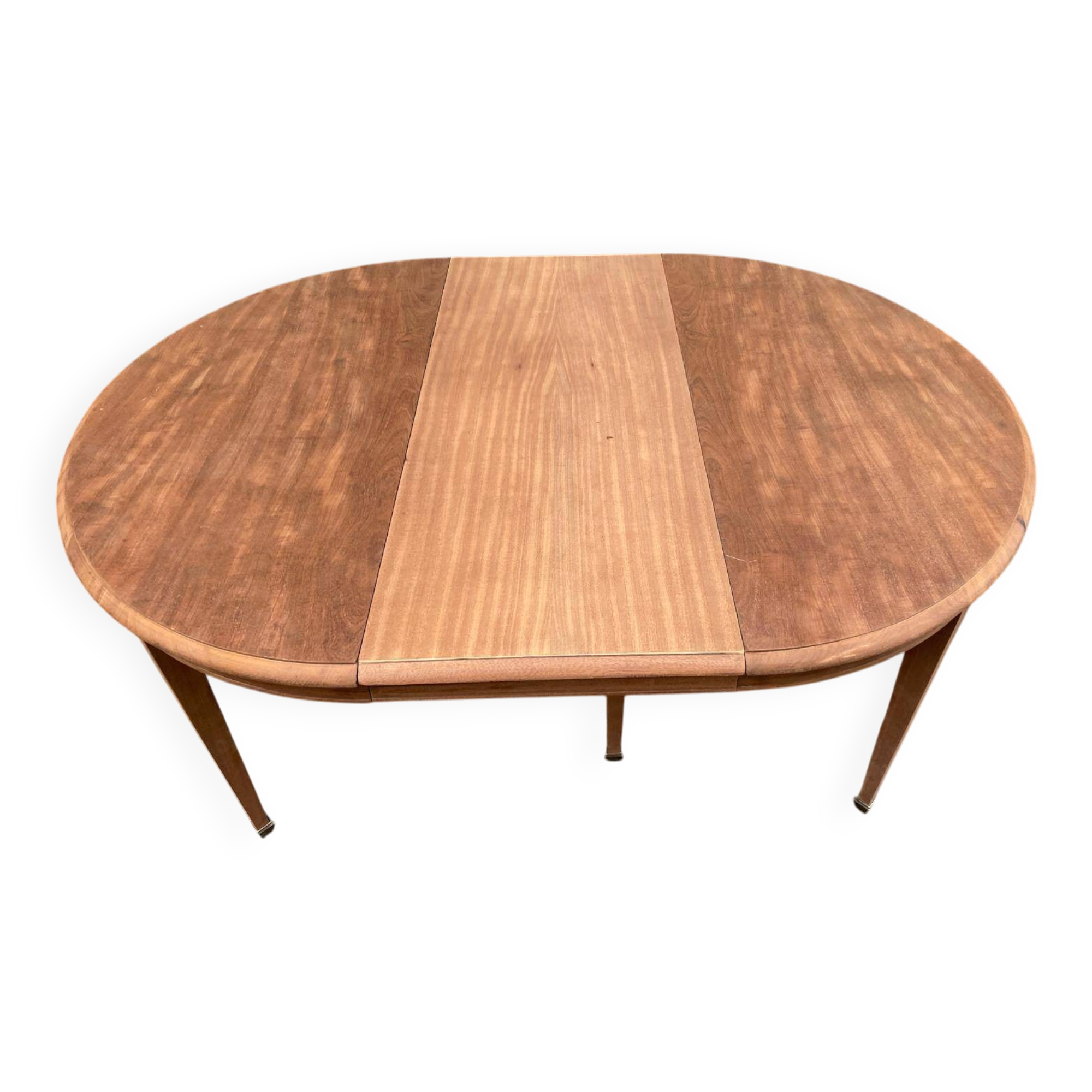Renovated round extendable dining table made of solid mahogany from the 19th century.