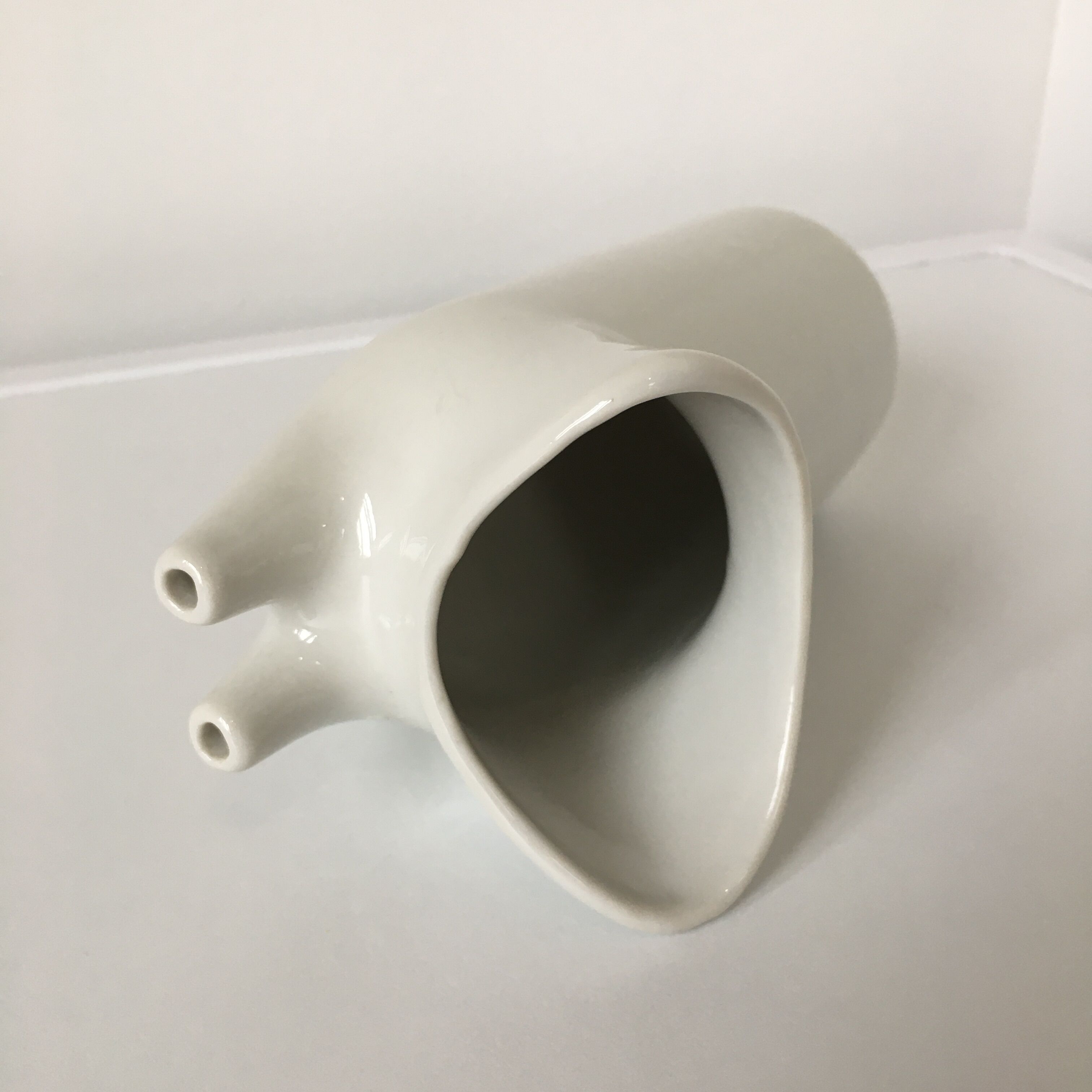 Zoomorphic vase made of a white porcelain inhaler