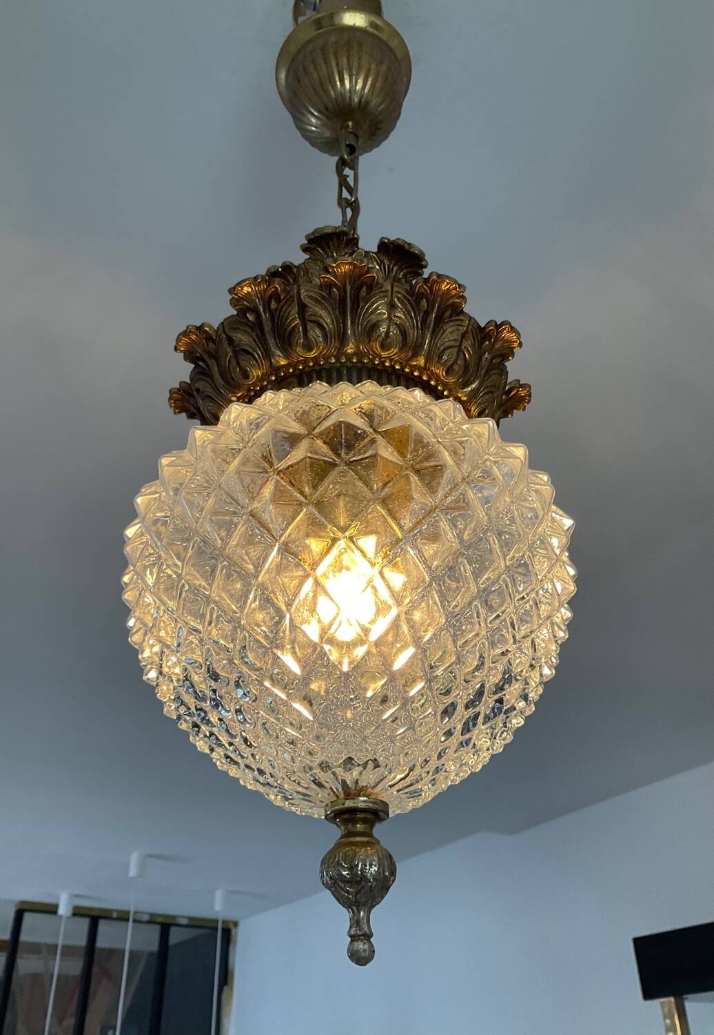 Vintage Pineapple pendant light in molded glass and gold metal